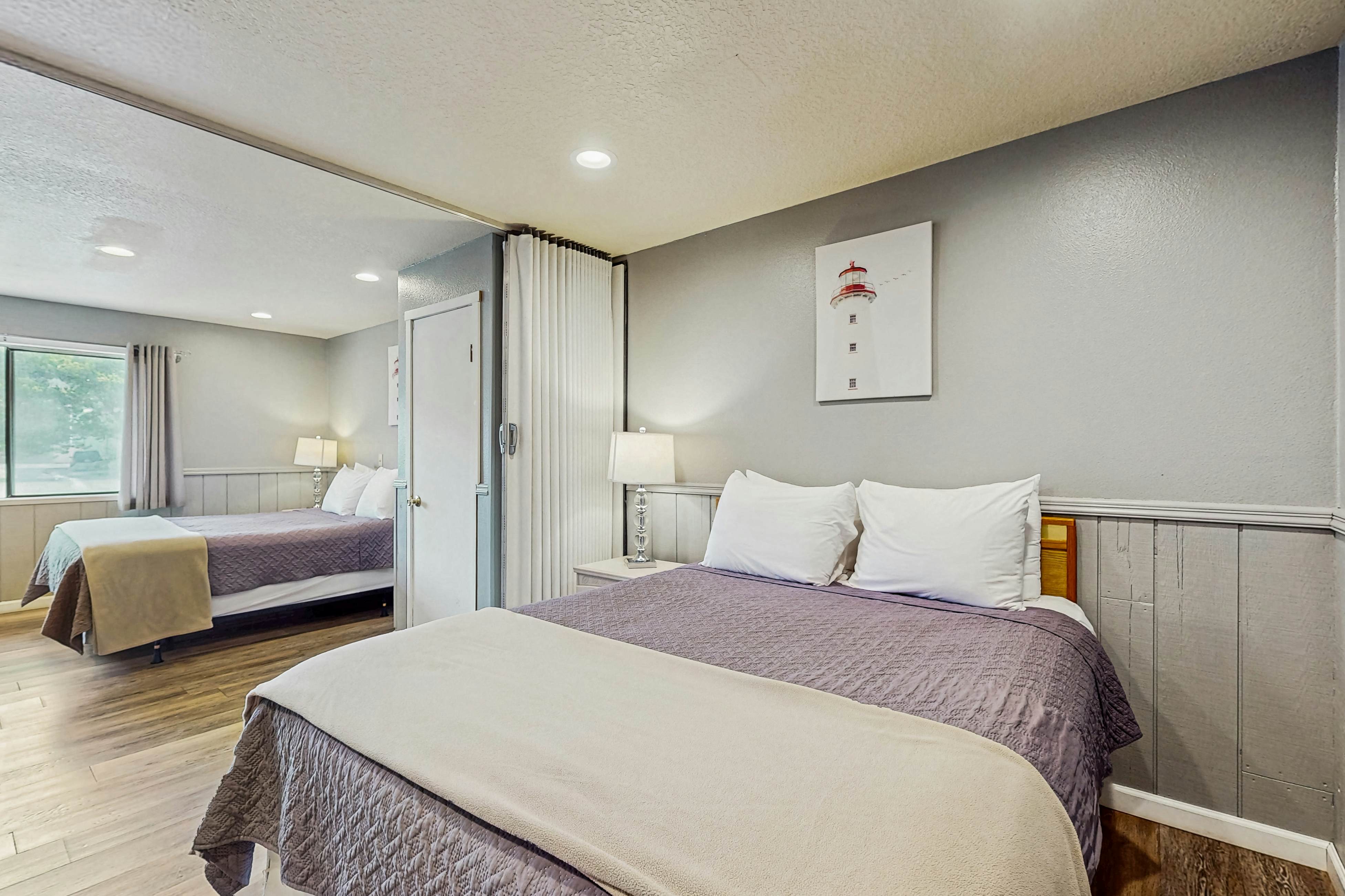 Charming Dog-Friendly Room w/ Kitchenette Near the Beach & Downtown