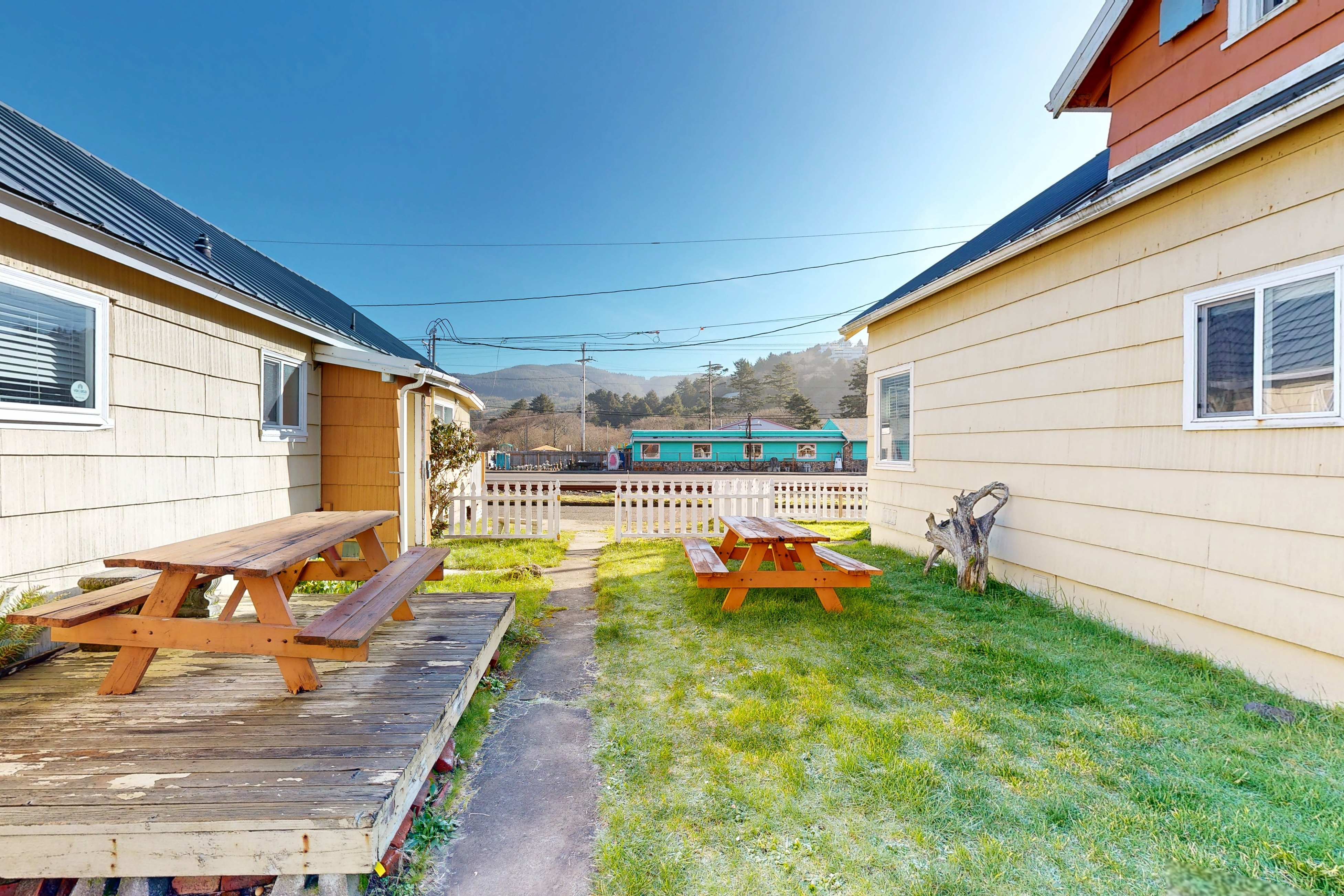 Welcoming dog friendly retreat near beach parks and Lake Lytle