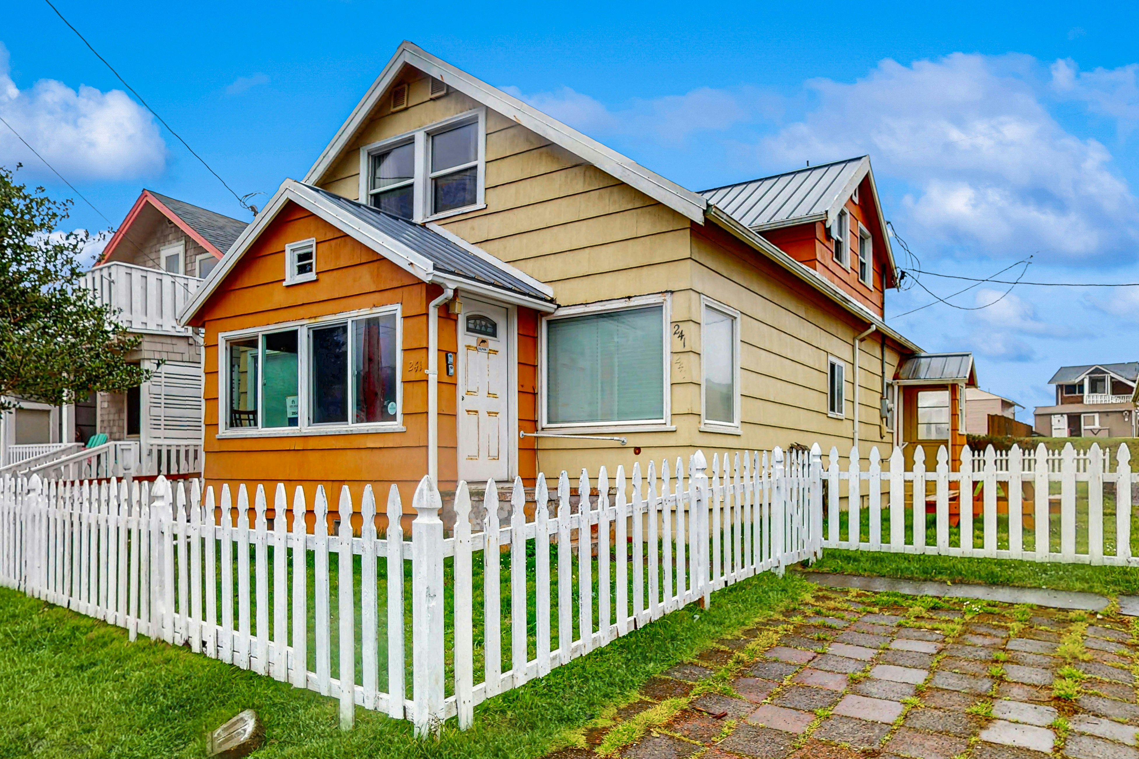 Dog-Friendly Oceanside Escape with Easy Beach Access and Peaceful Surroundings