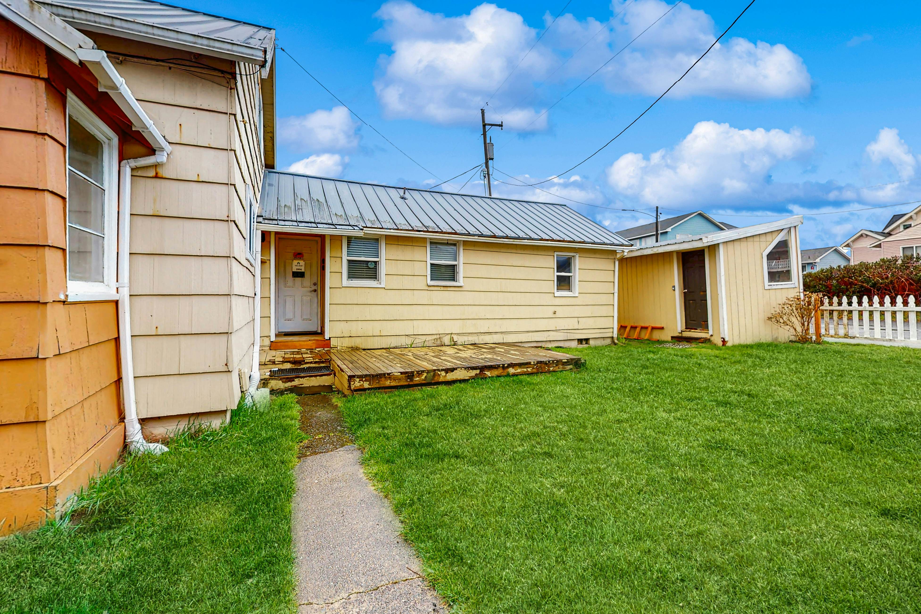 Dog-Friendly Coastal Cottage Minutes from Downtown & One Block to Beach