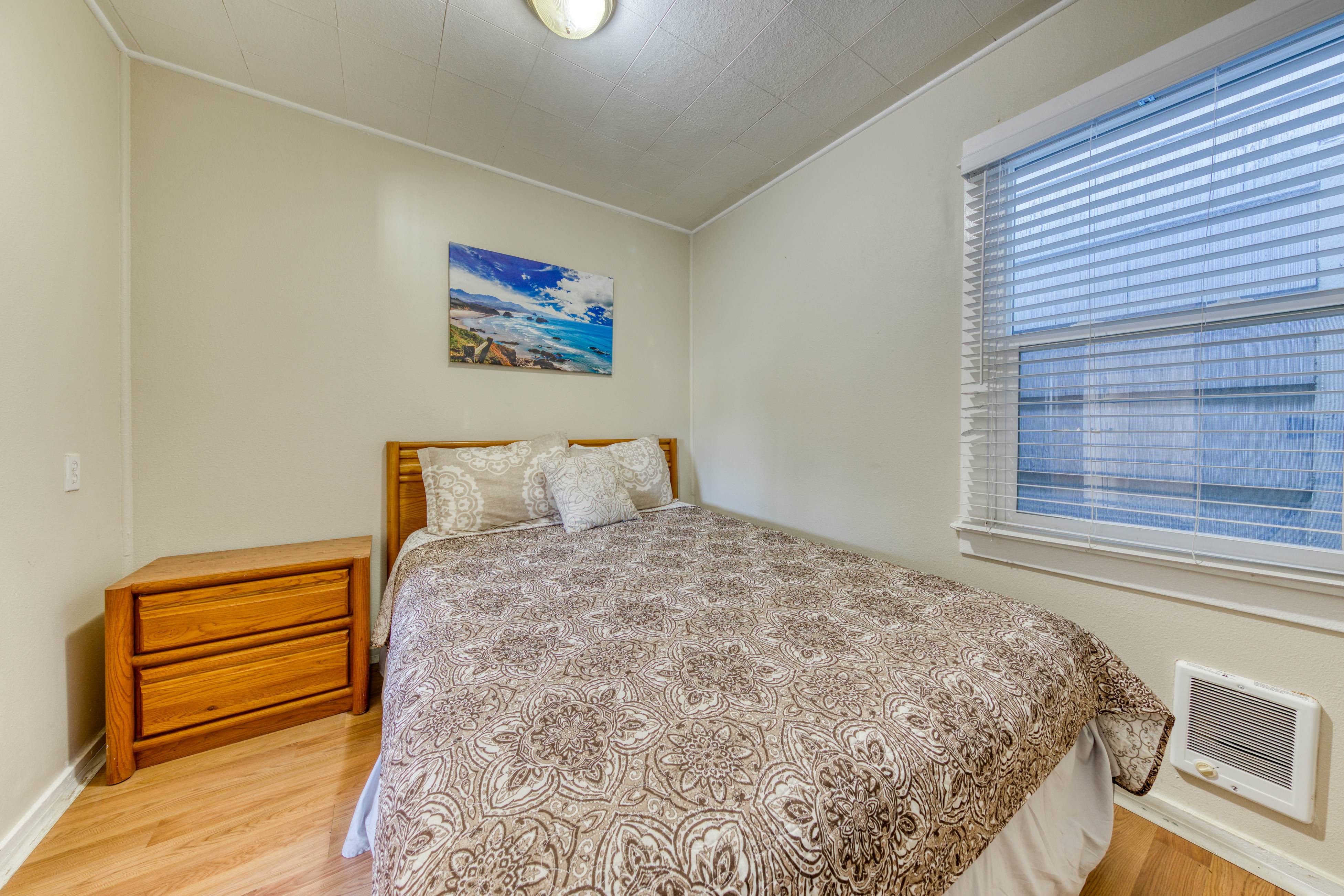 Four Dog-Friendly Rentals Near Beach Access - Ideal for Multi-Families