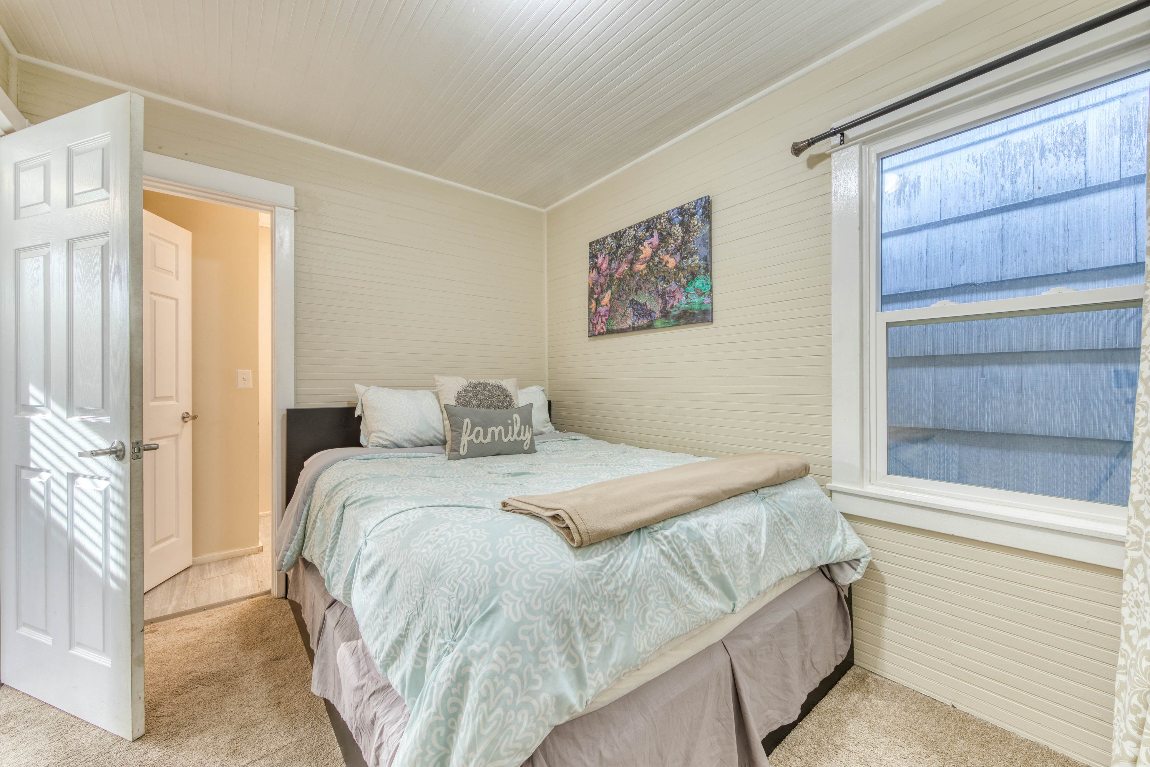 Four Dog-Friendly Rentals Near Beach Access - Ideal for Multi-Families