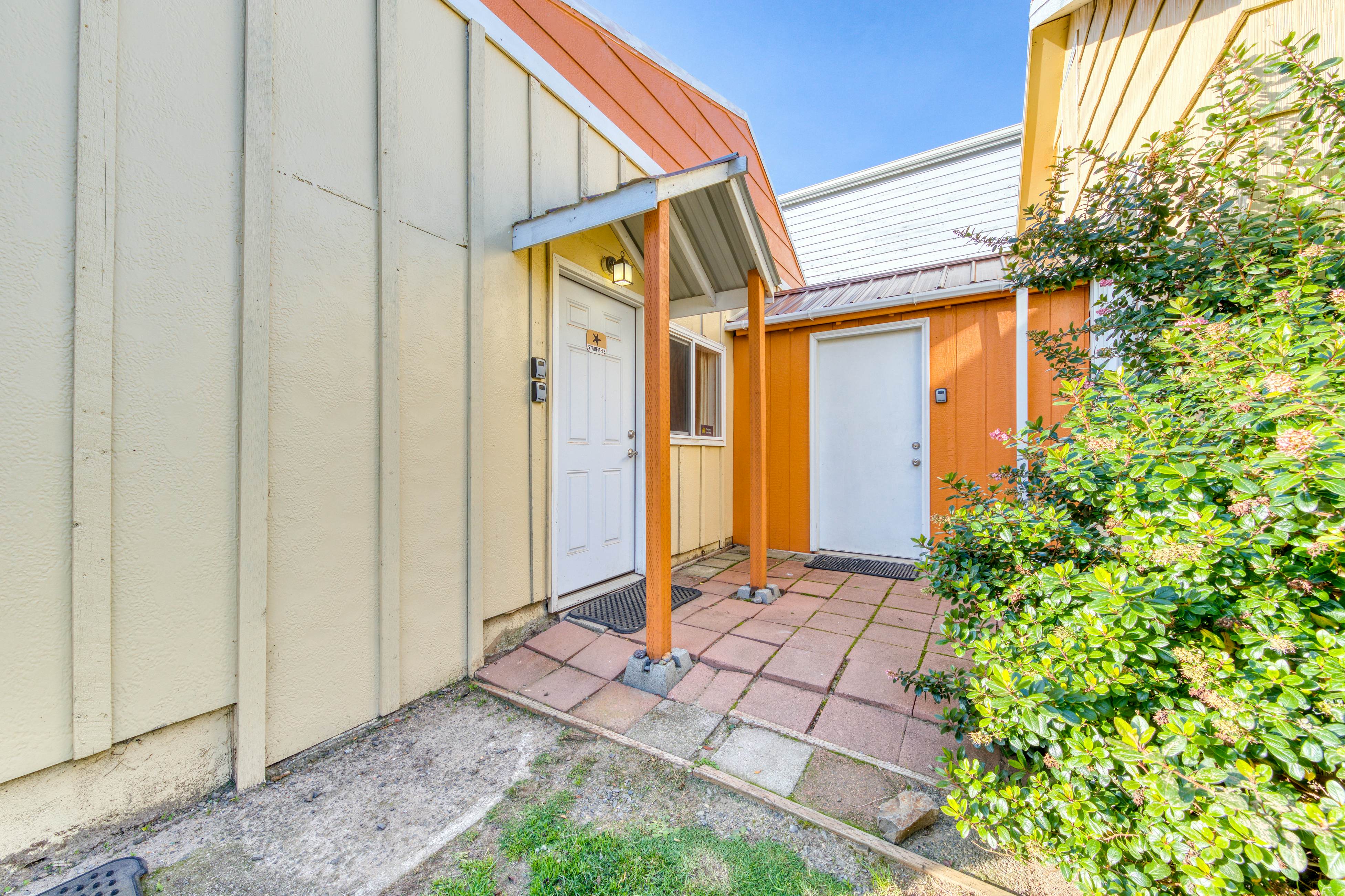 Four Dog-Friendly Rentals Near Beach Access - Ideal for Multi-Families