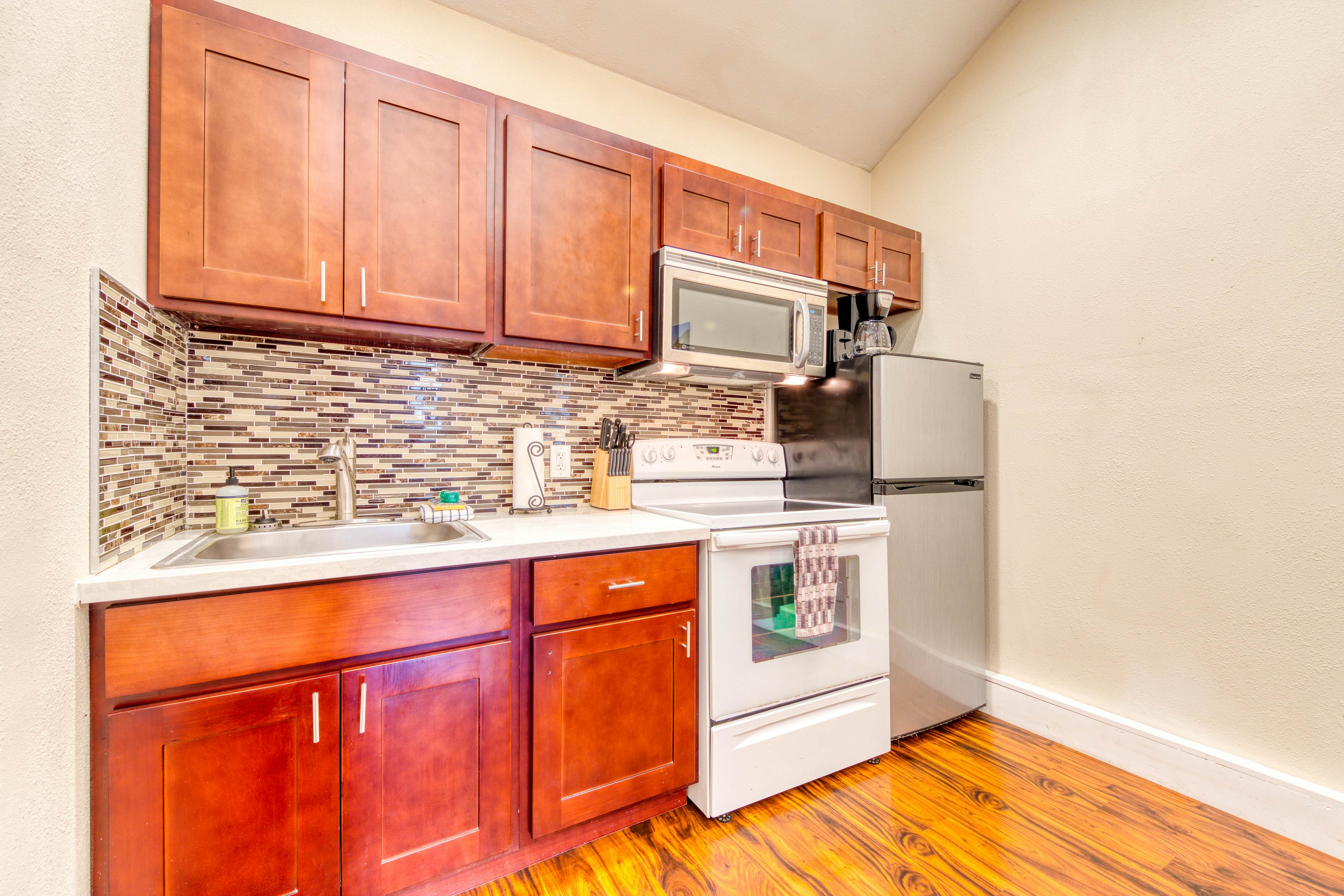 Four Dog-Friendly Rentals Near Beach Access - Ideal for Multi-Families