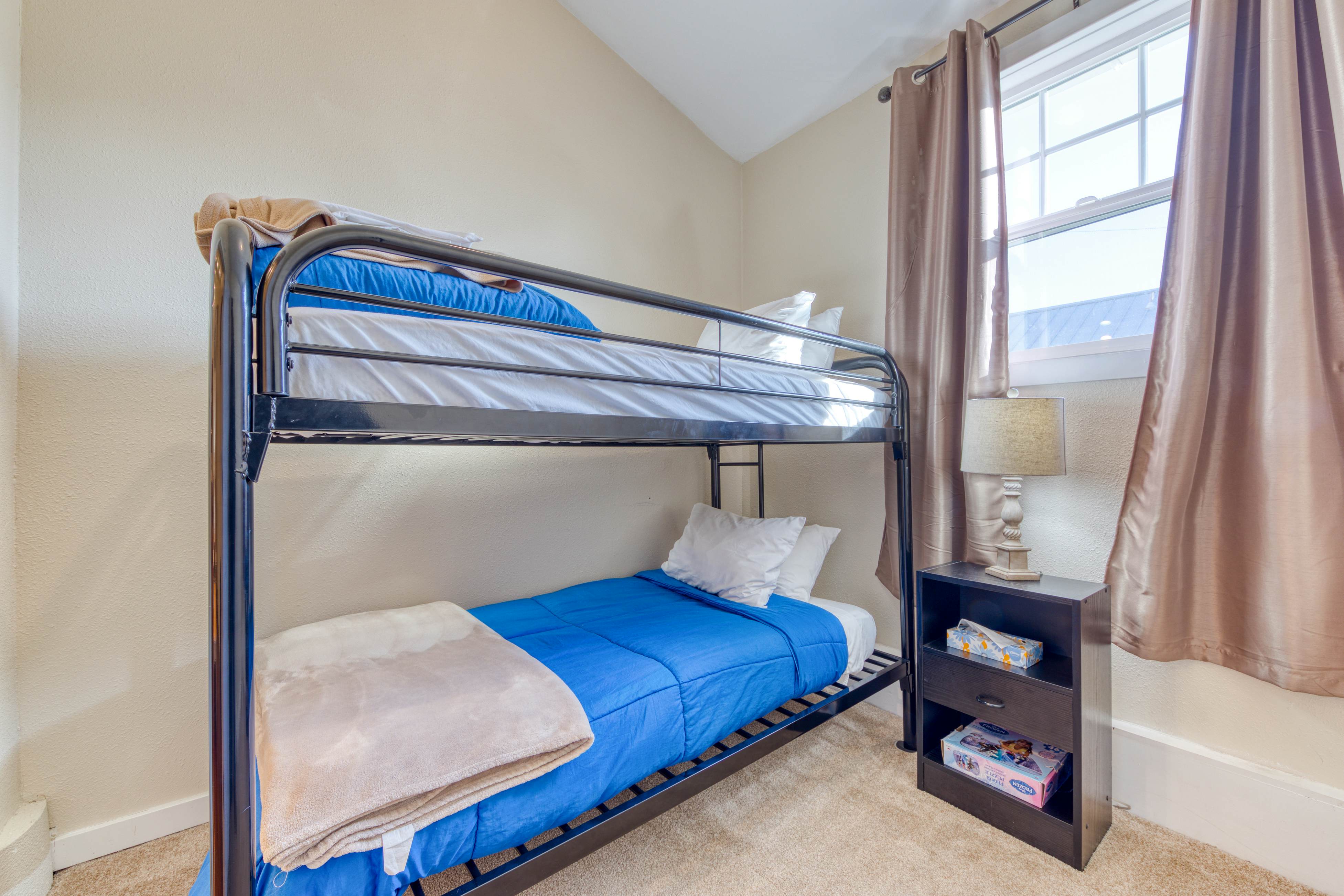 Four Dog-Friendly Rentals Near Beach Access - Ideal for Multi-Families