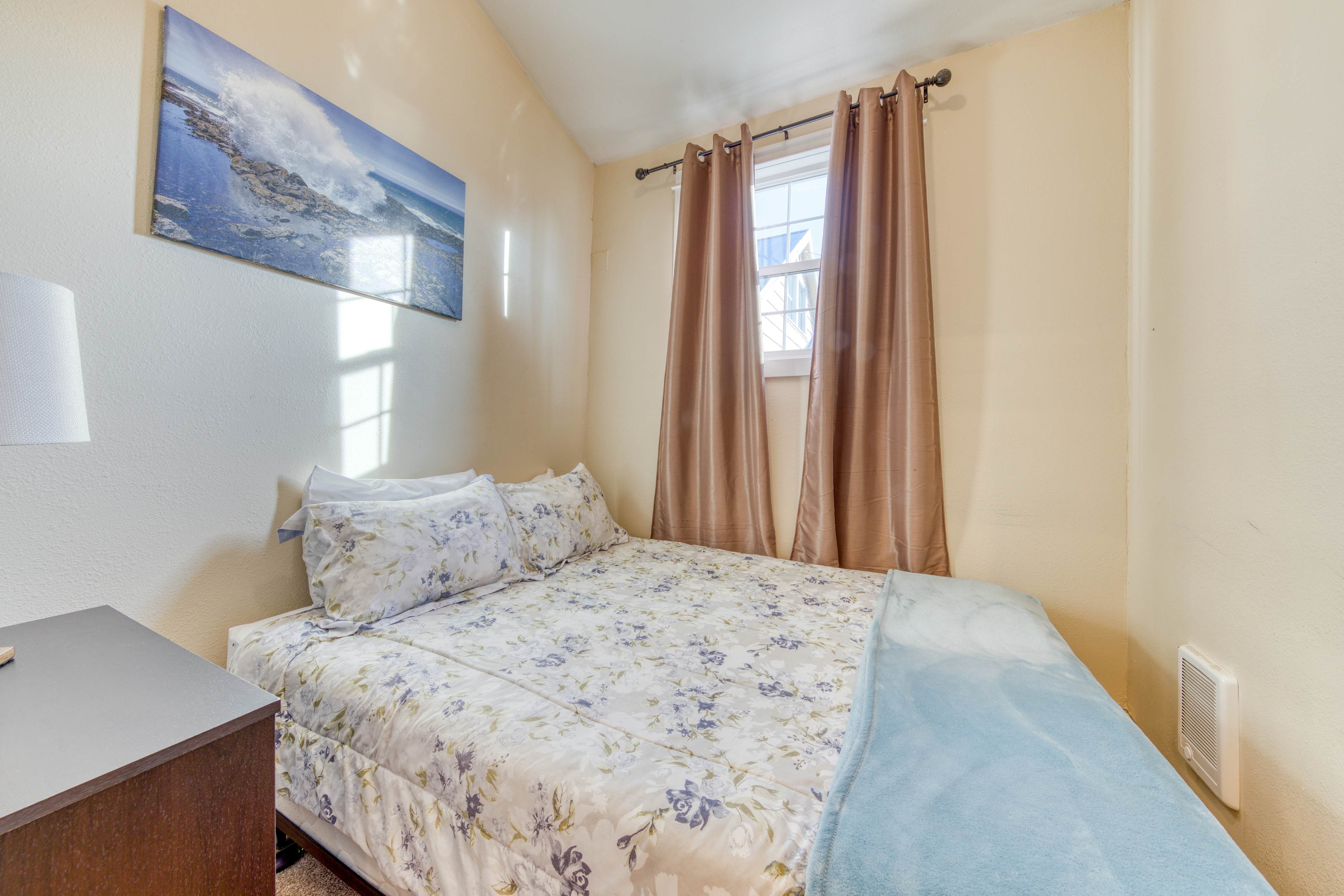 Four Dog-Friendly Rentals Near Beach Access - Ideal for Multi-Families