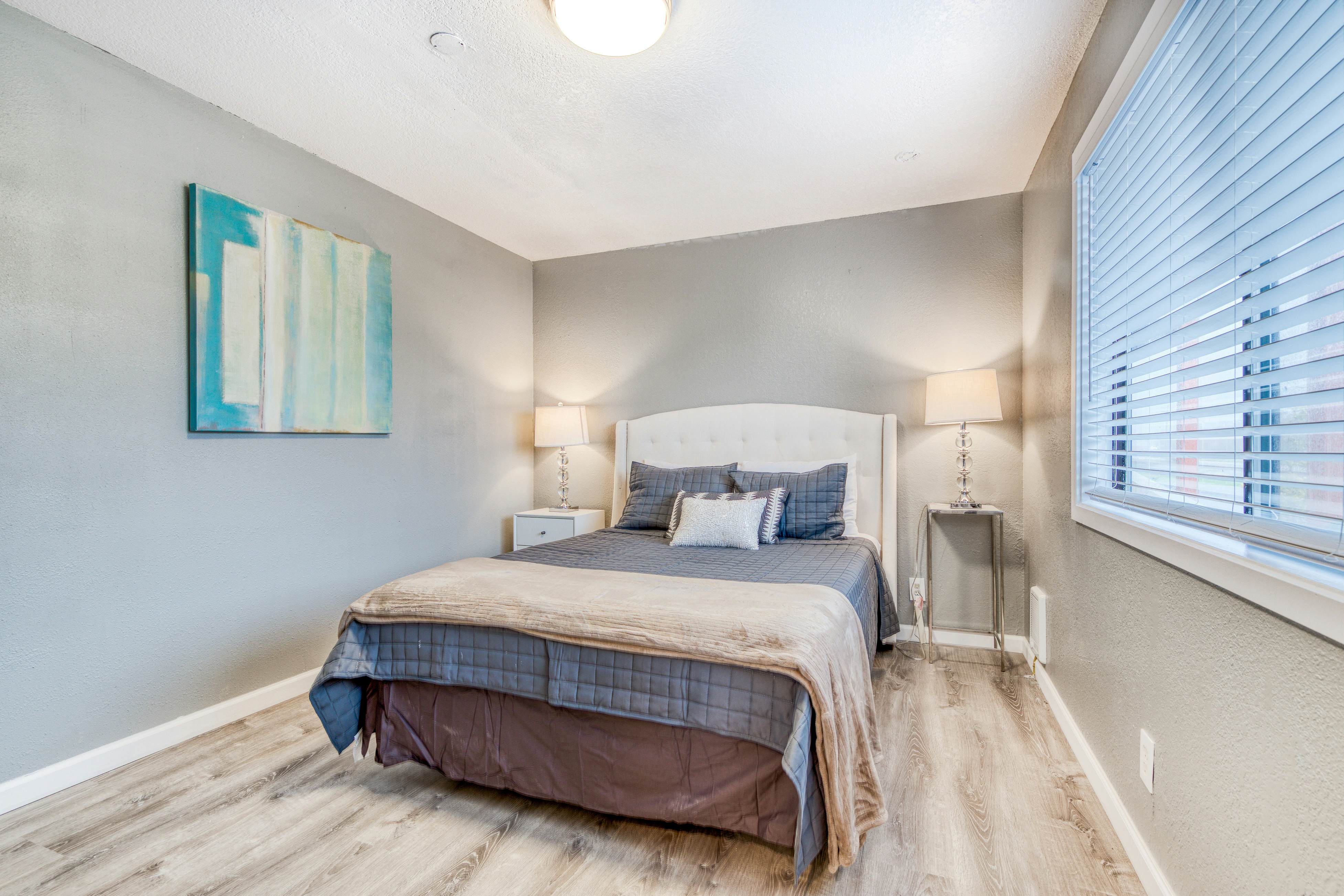 Dog-friendly motel w/ kitchens & kitchenettes and WiFi - walk to the beach