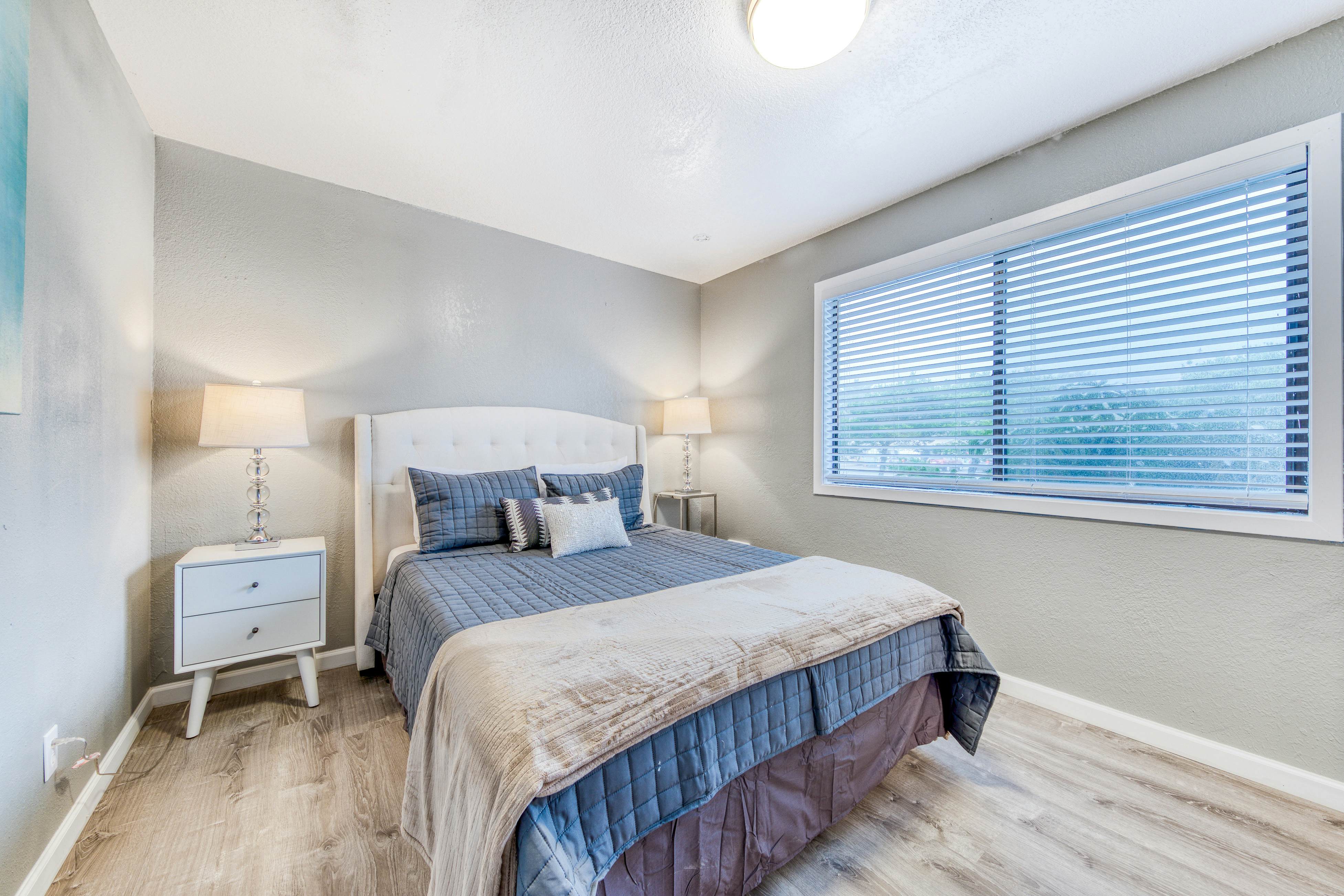 Dog-friendly motel w/ kitchens & kitchenettes and WiFi - walk to the beach