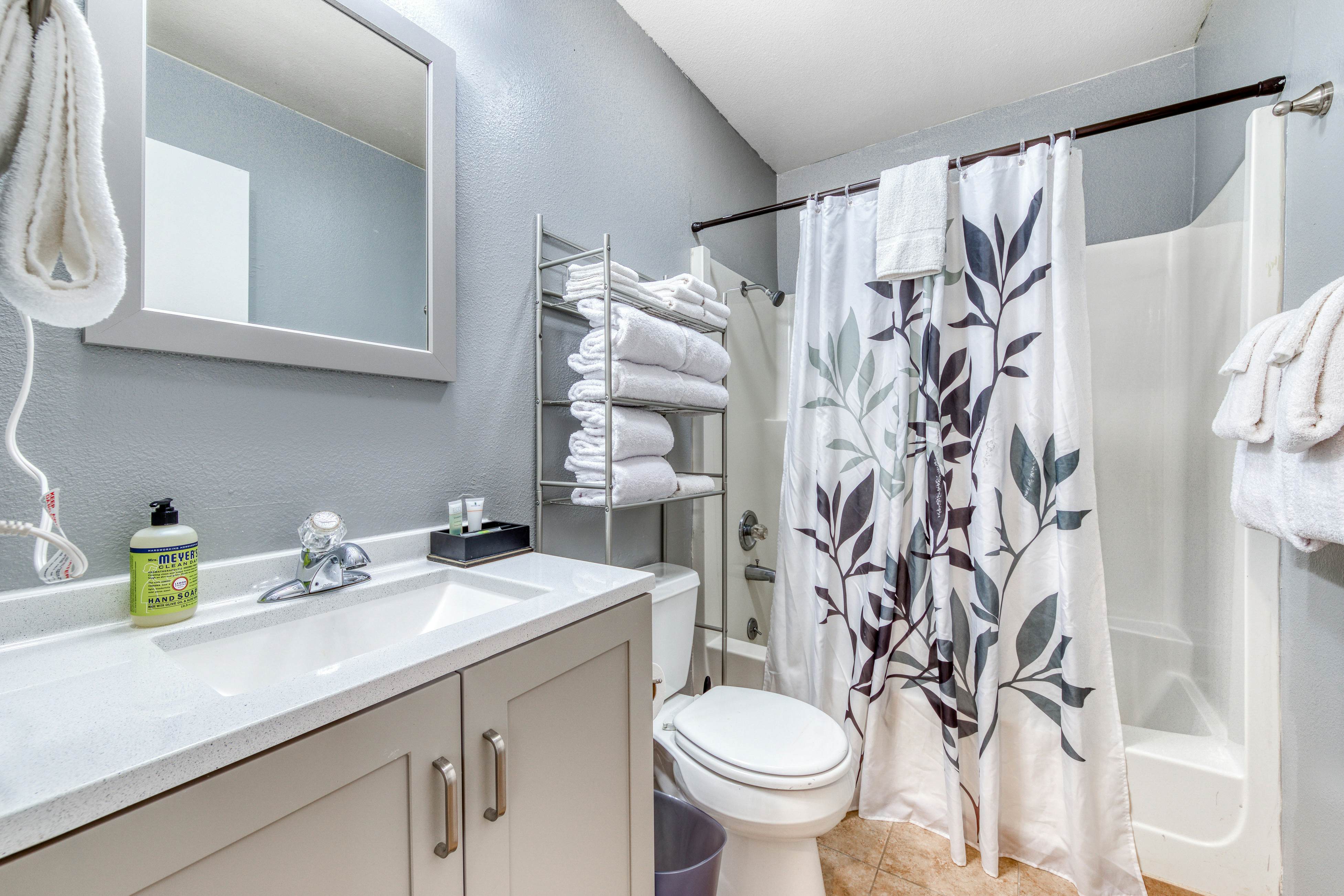 Dog-friendly motel w/ kitchens & kitchenettes and WiFi - walk to the beach