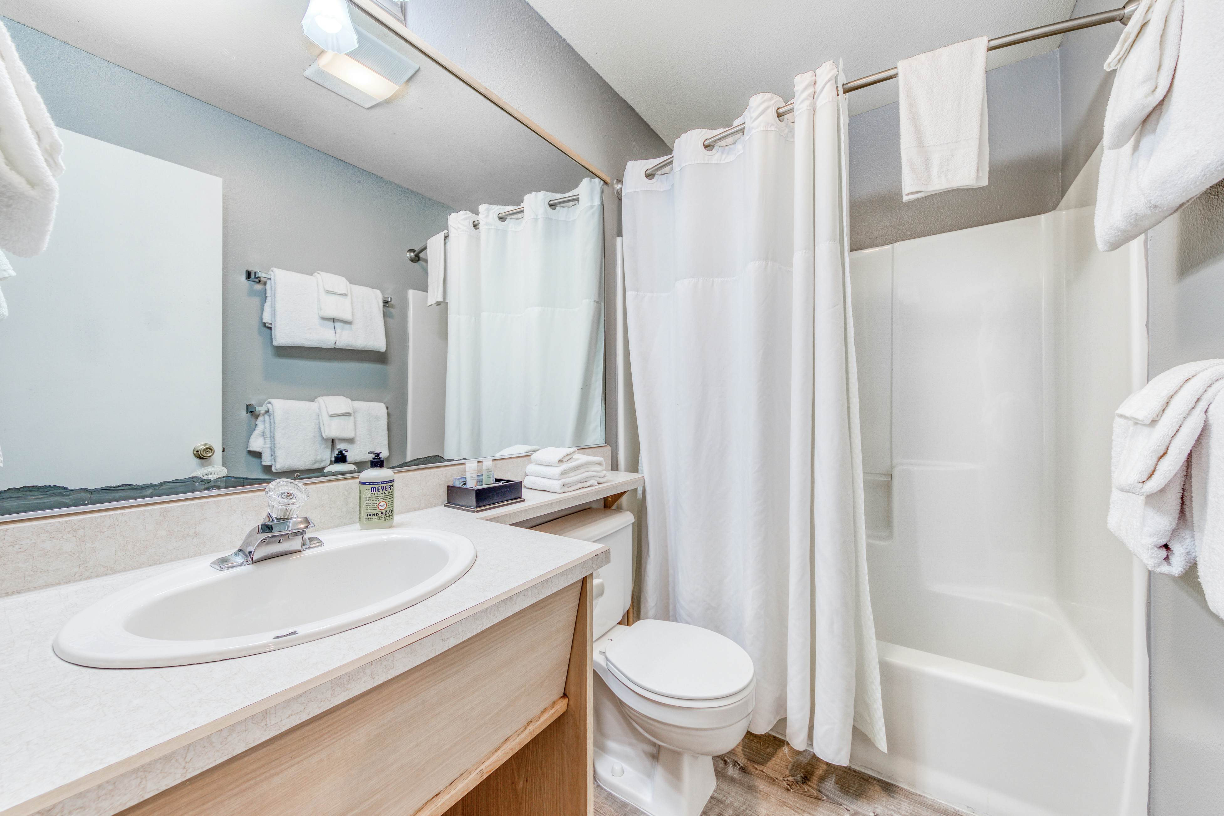 Dog-friendly motel w/ kitchens & kitchenettes and WiFi - walk to the beach