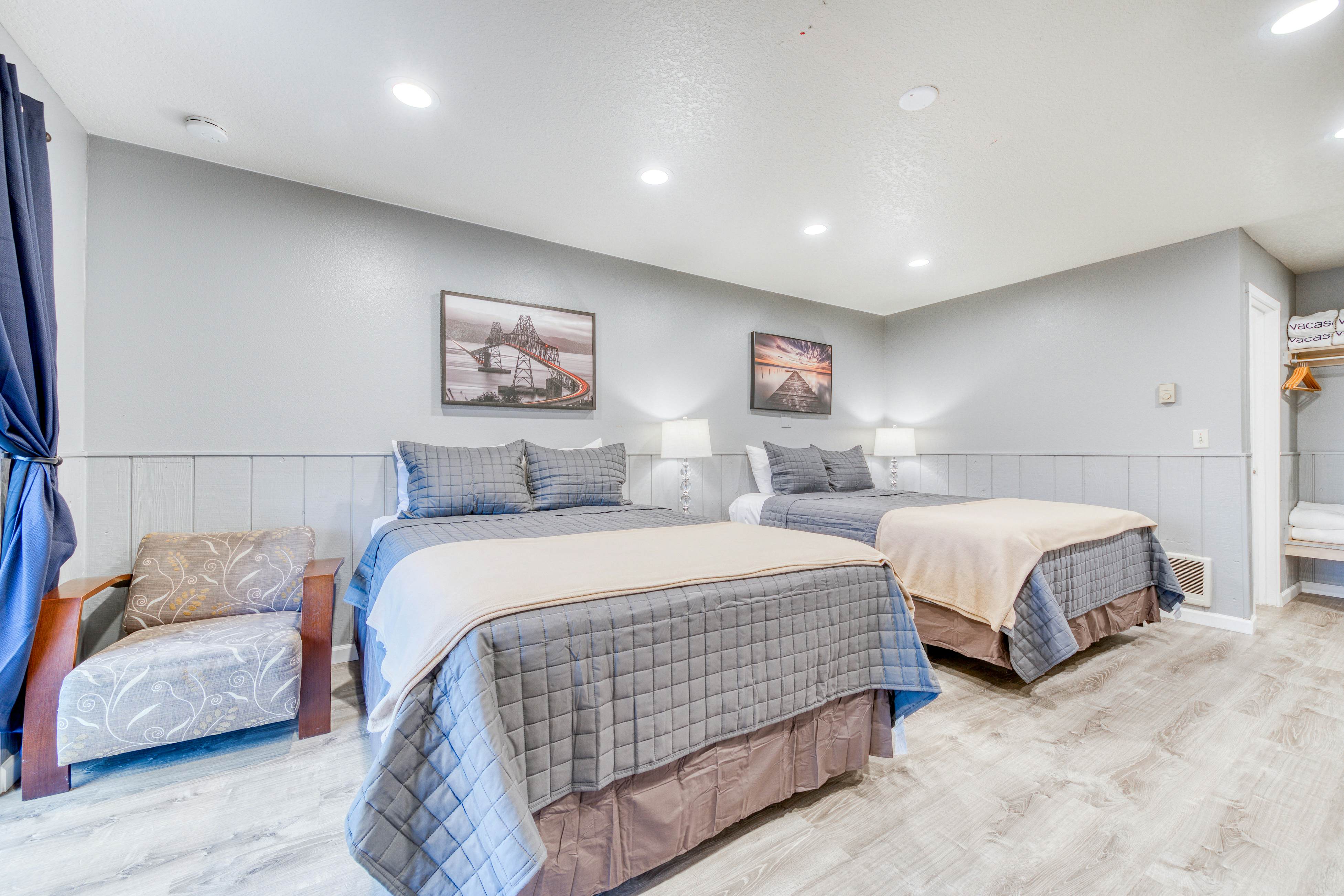 Dog-friendly motel w/ kitchens & kitchenettes and WiFi - walk to the beach