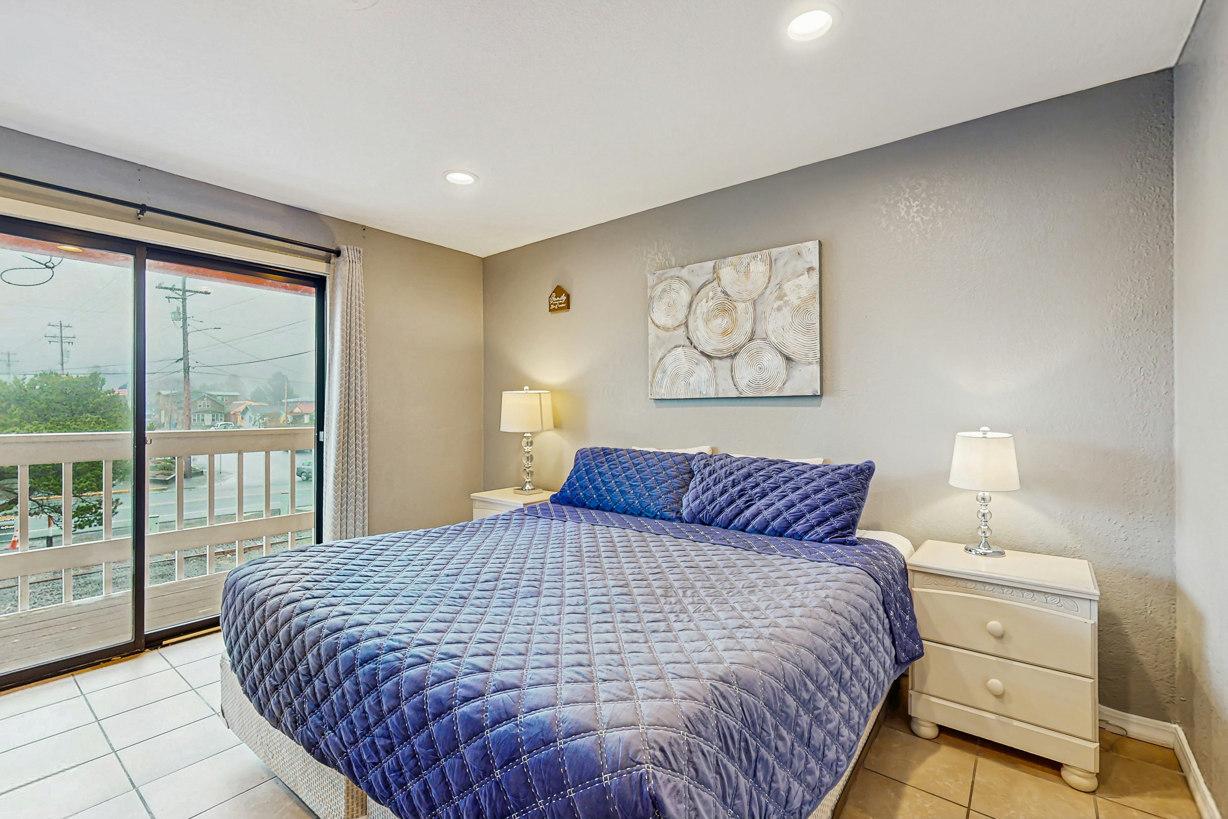 Dog-Friendly Room Located Near the Beach and Downtown