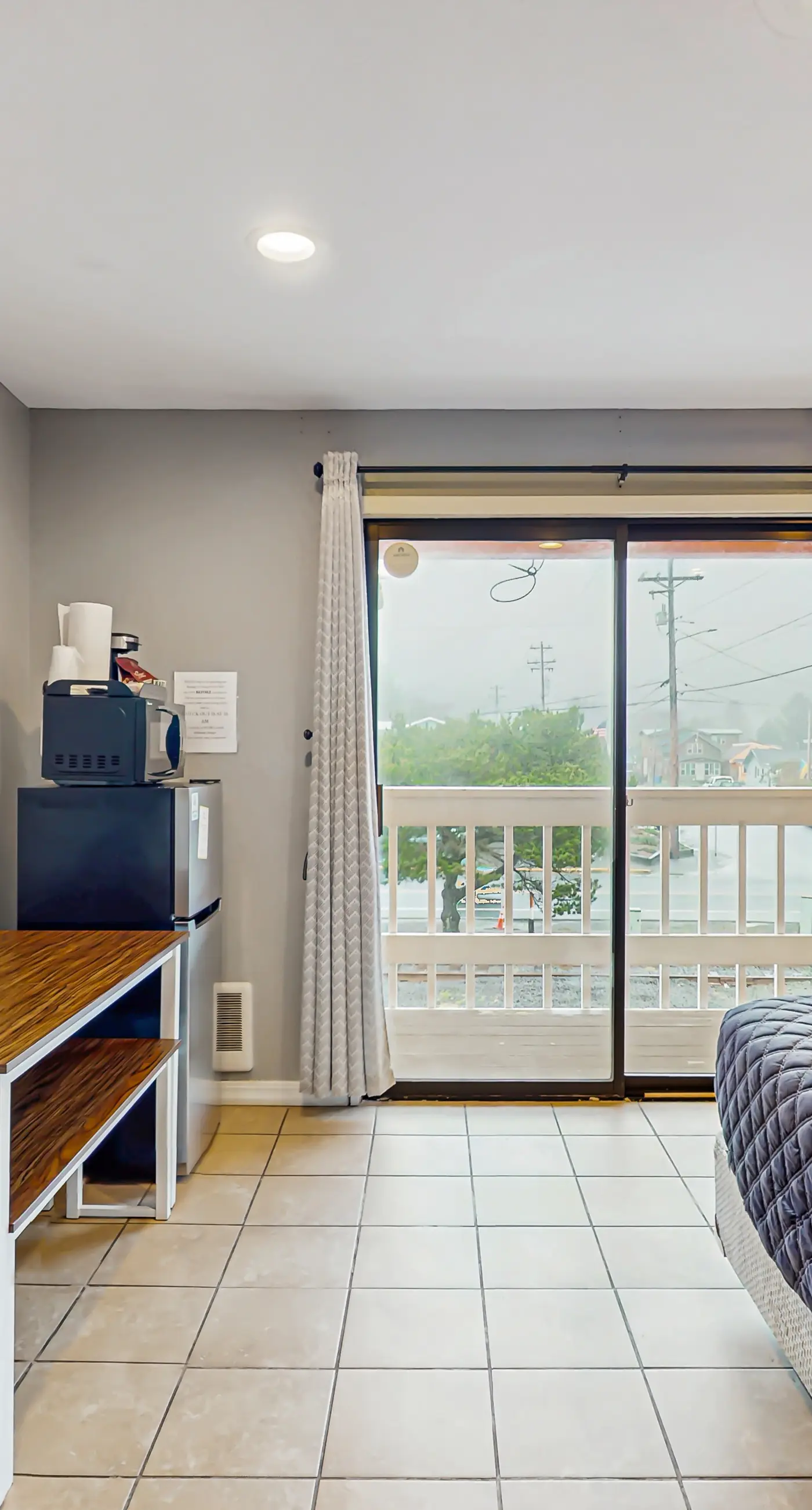 Dog Friendly Room Located Near the Beach and Downtown