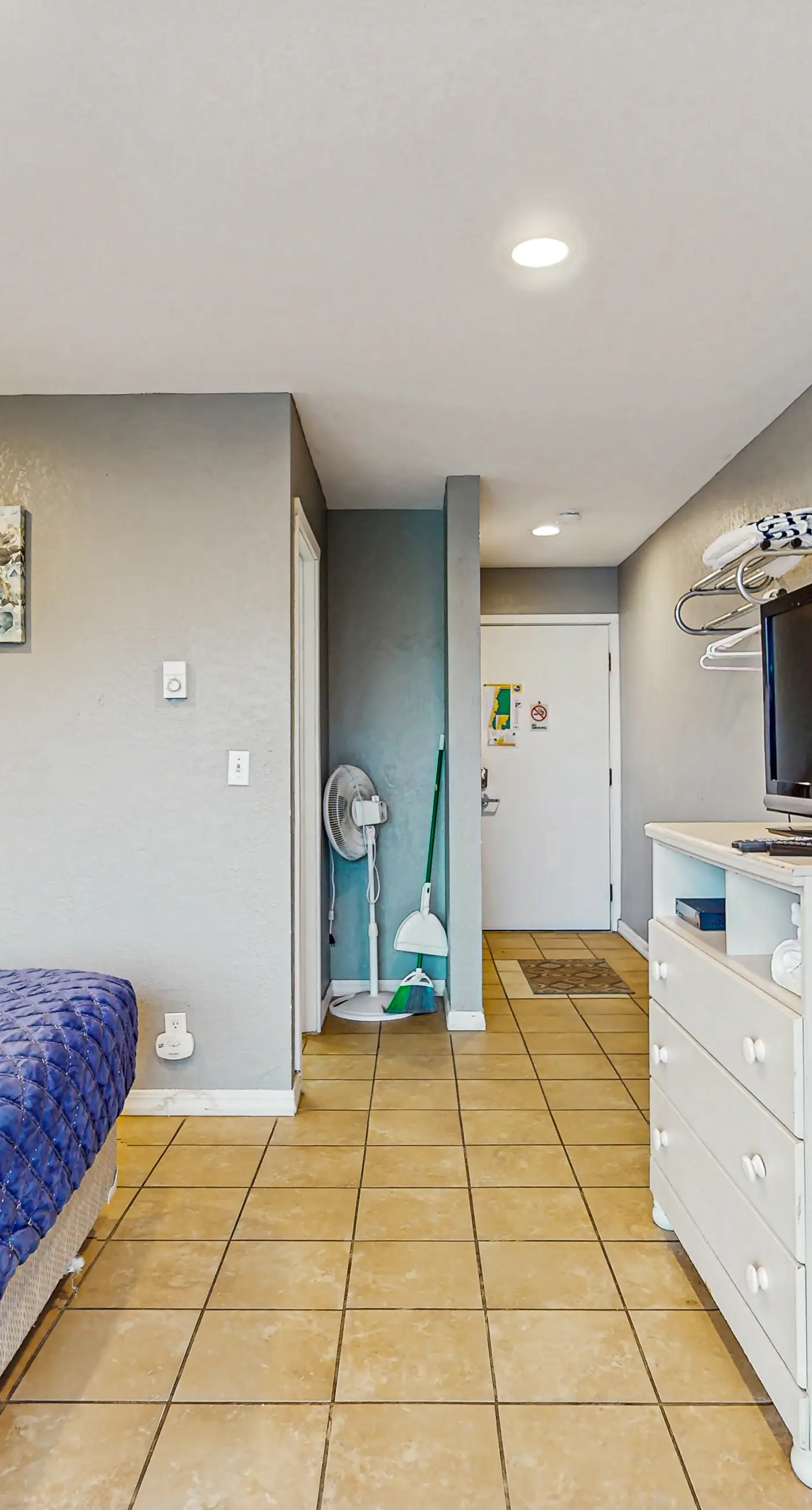 Dog Friendly Room Located Near the Beach and Downtown