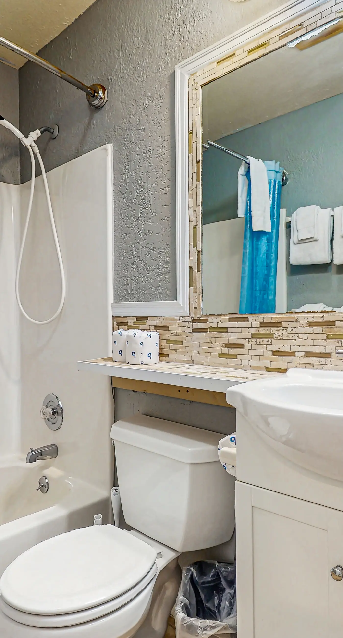 Dog Friendly Room Located Near the Beach and Downtown