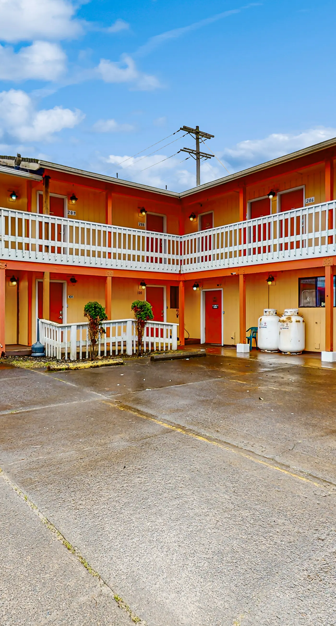 Dog Friendly Room Located Near the Beach and Downtown