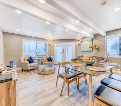 Deluxe Dog Friendly Room with full kitchen near the beach and downtown