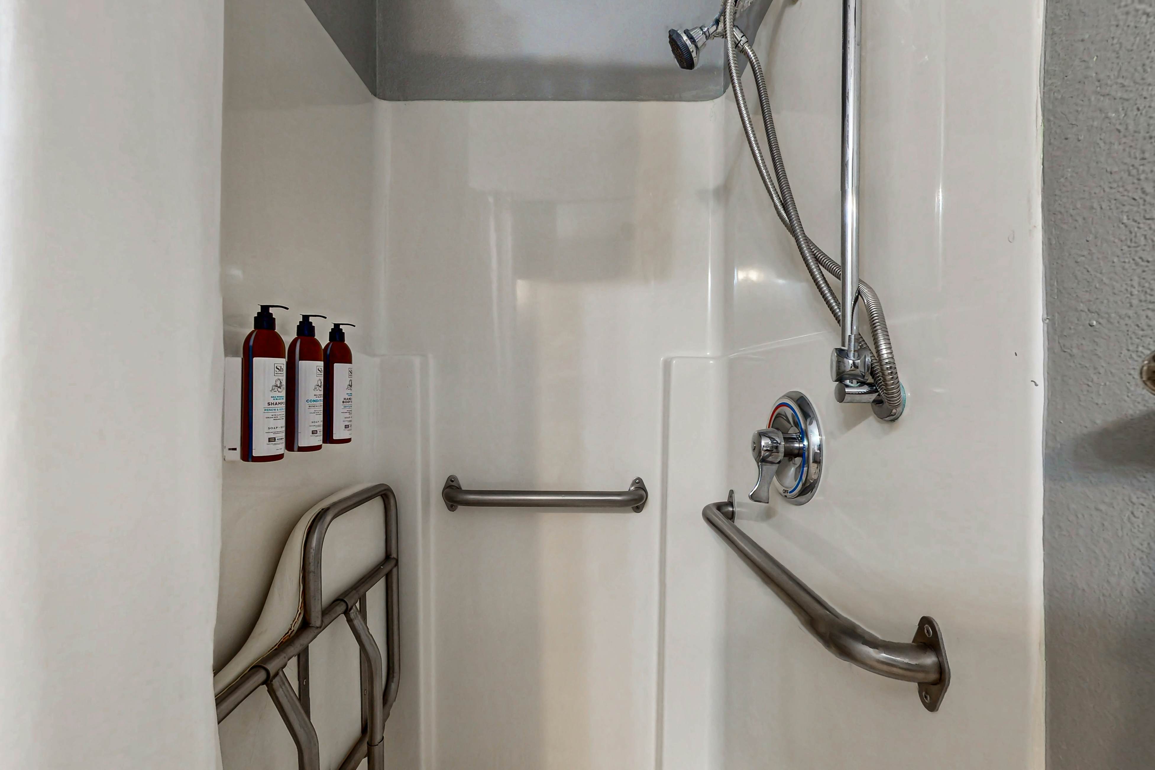 Charming Dog-Friendly Room w/ Kitchenette - Walk to Downtown and the Beach