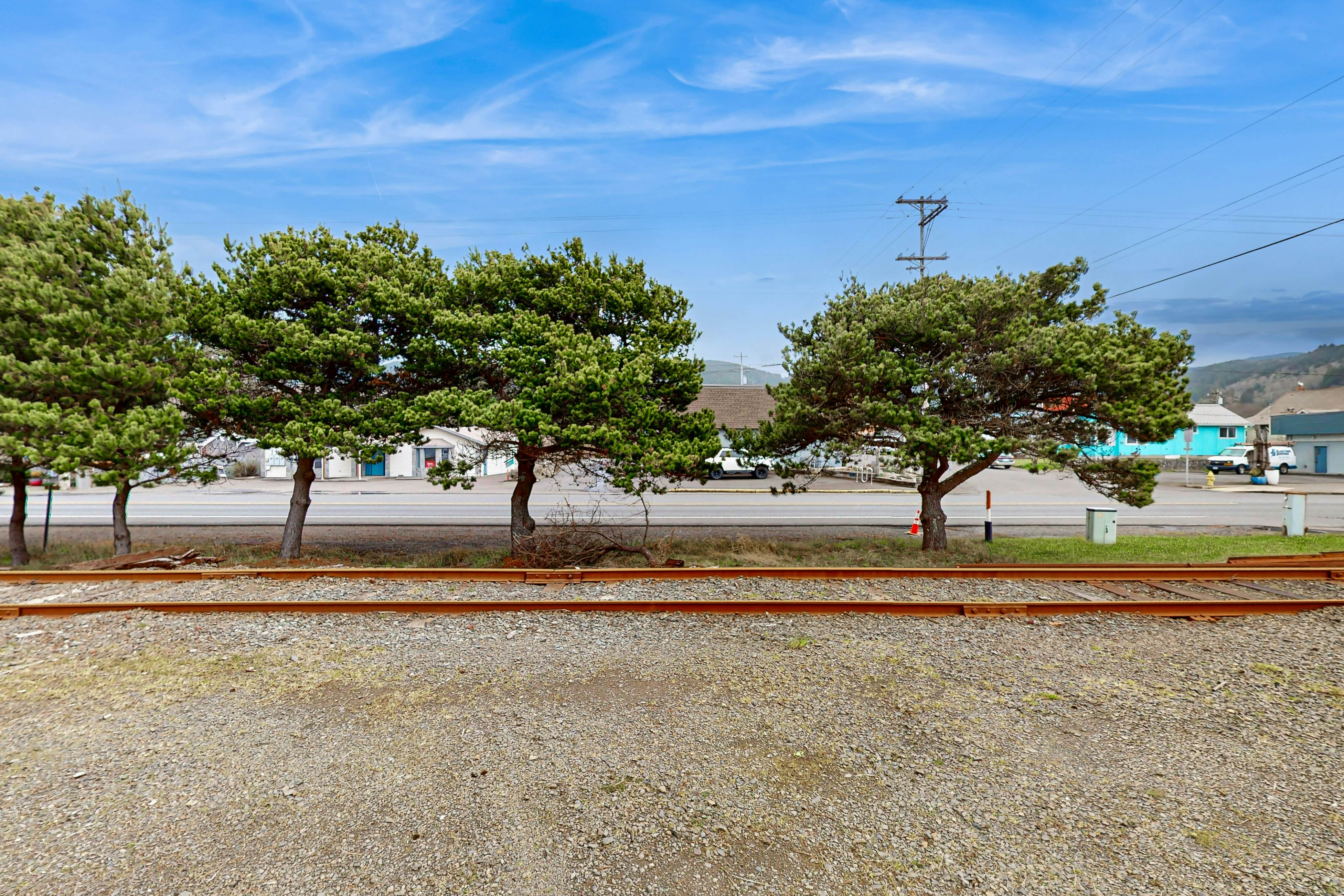 Charming Dog-Friendly Room w/ Kitchenette - Walk to Downtown and the Beach