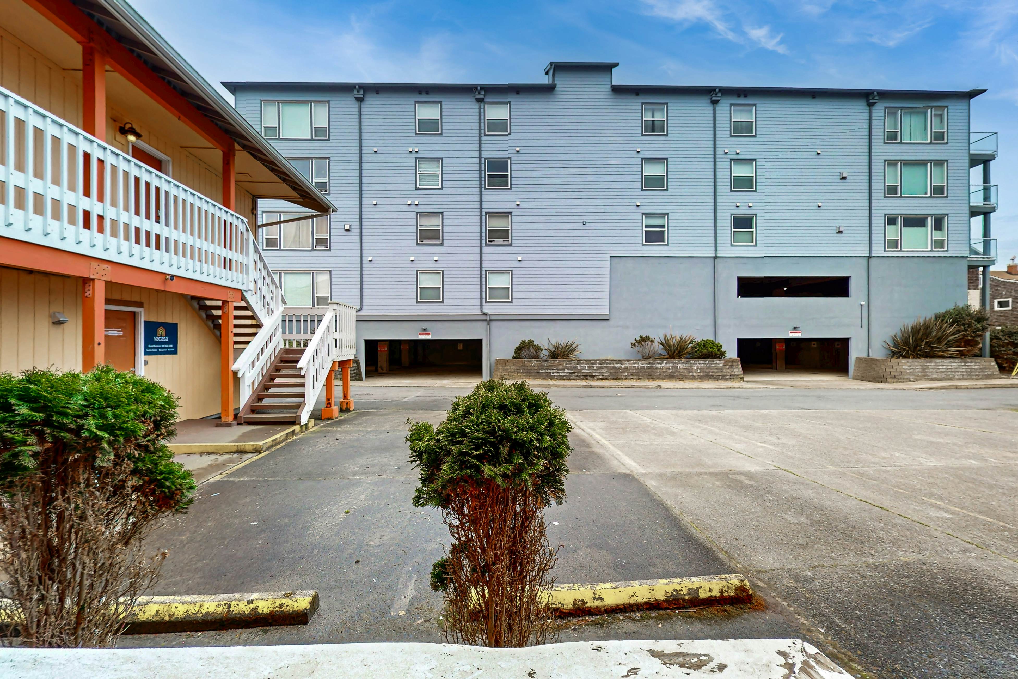 Charming Dog-Friendly Room w/ Kitchenette - Walk to Downtown and the Beach