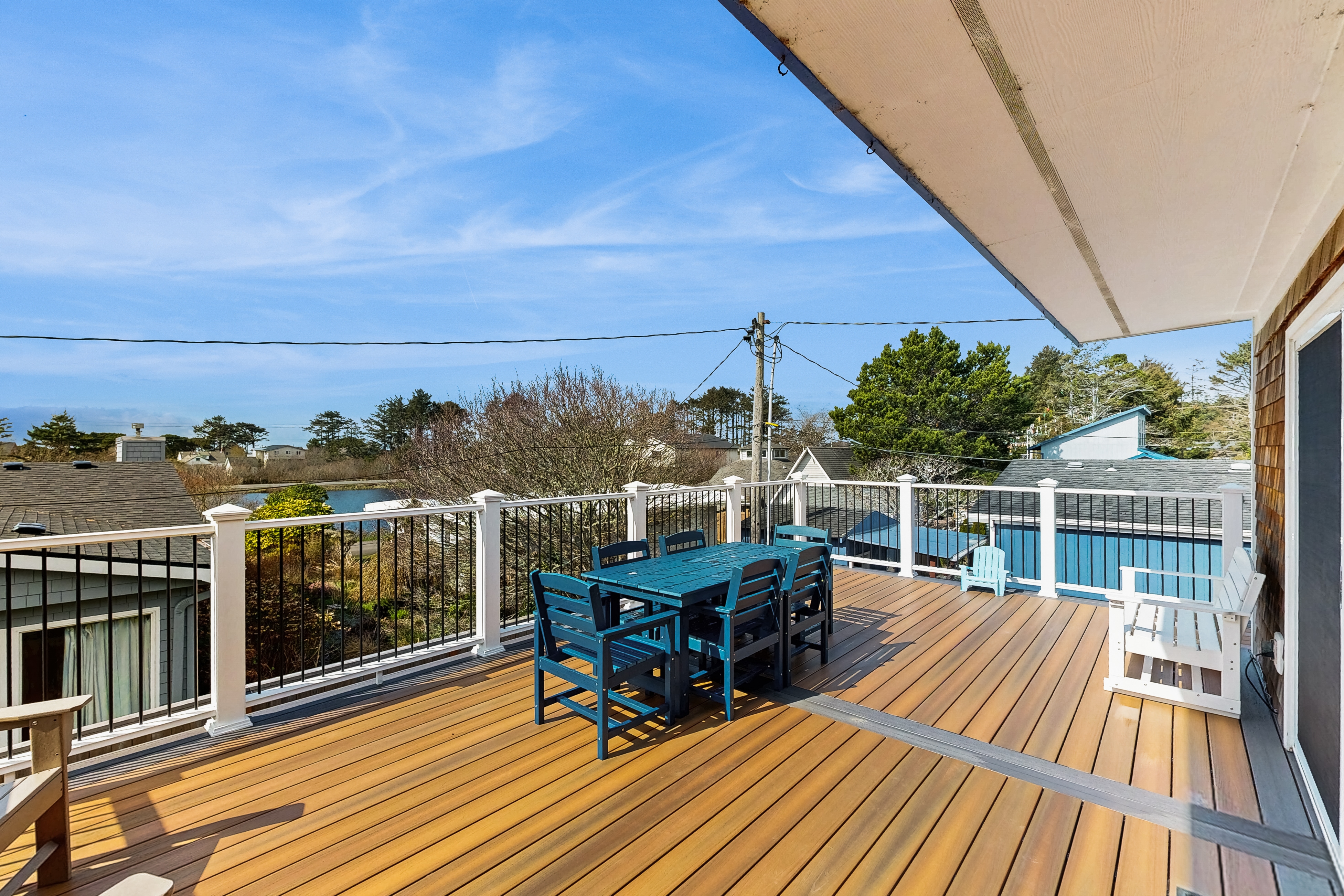 Charming modern home close to the beach with full kitchen WiFi and large deck