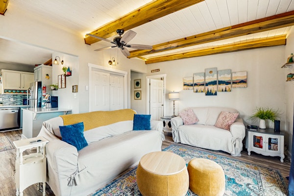 Charming modern home close to the beach with full kitchen WiFi and large deck