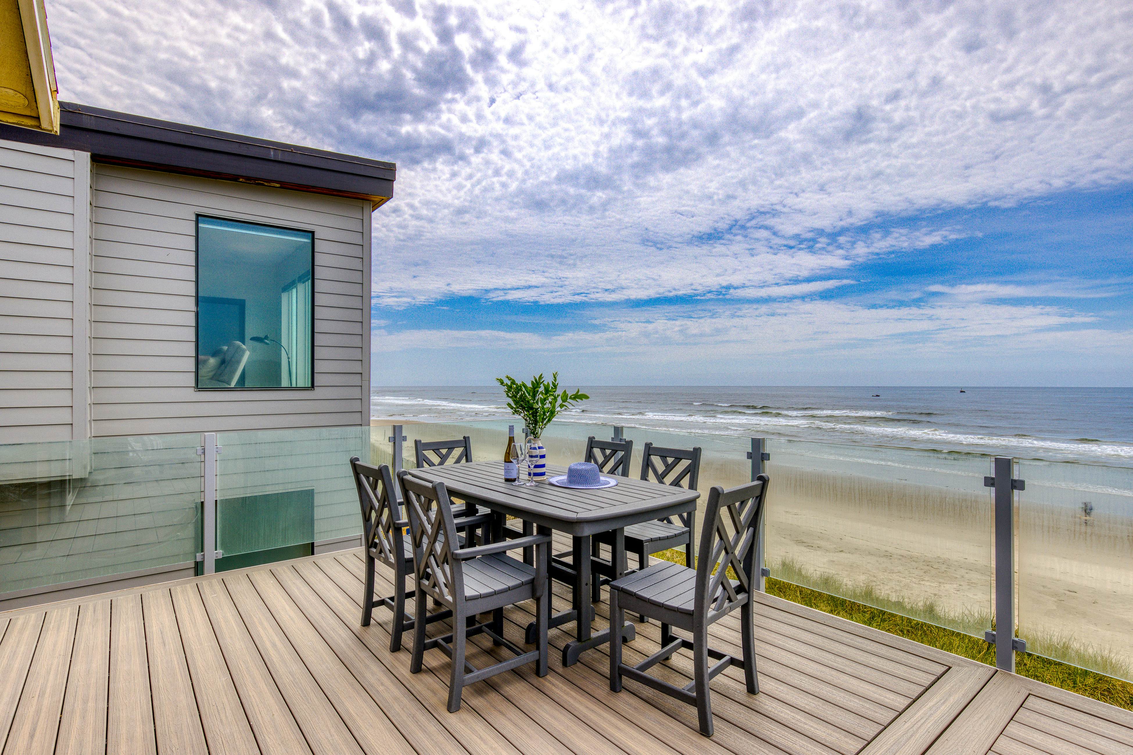 Spacious Dog-Friendly Home with WiFi & Spectacular Oceanfront View