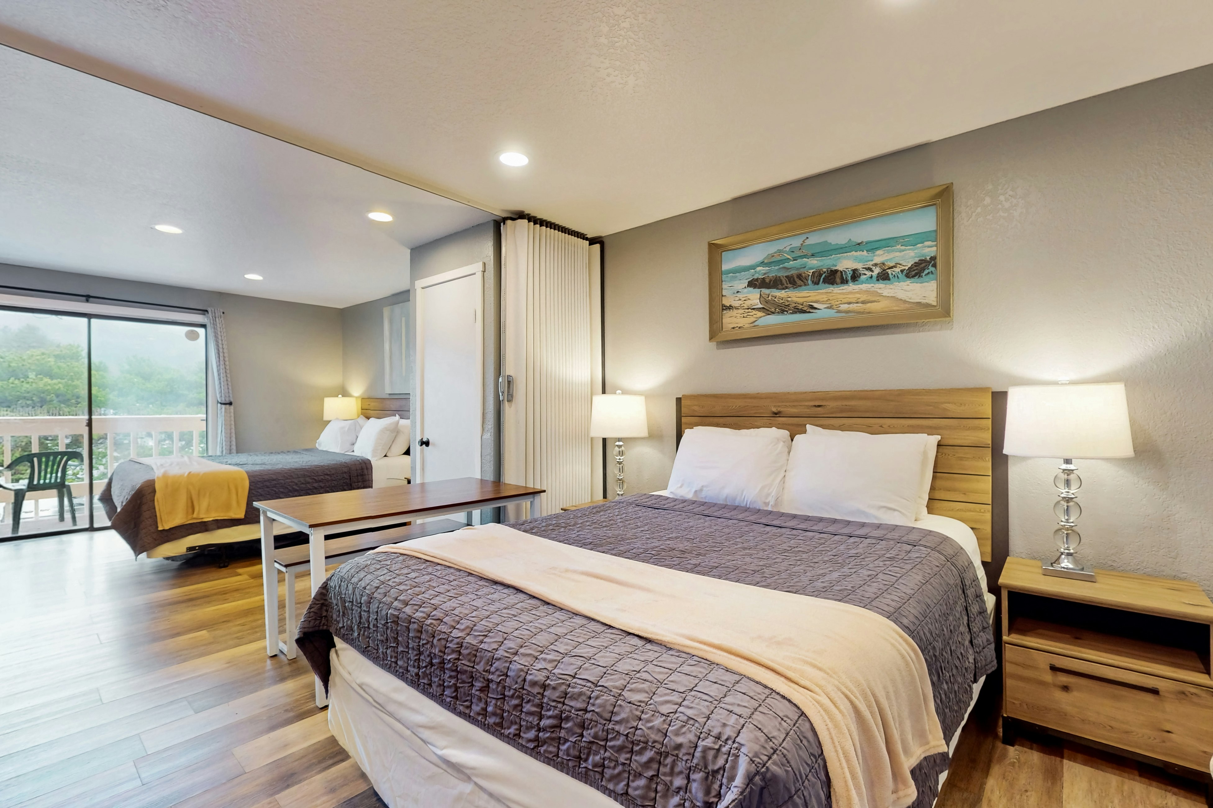 Classy Dog-Friendly Studio w/ Free WiFi and Cable - Walk to the Beach