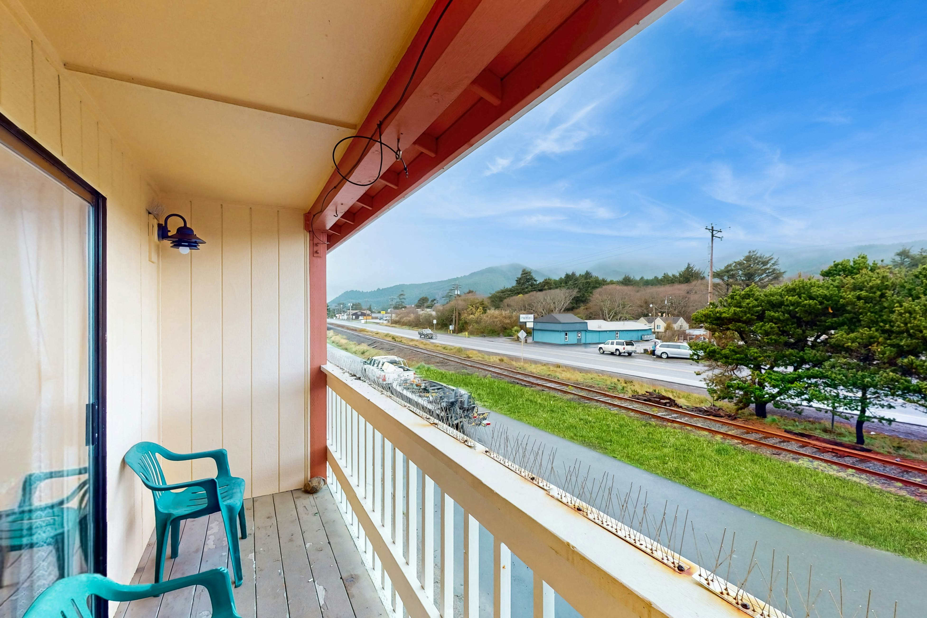 Classy Dog-Friendly Studio w/ Free WiFi and Cable - Walk to the Beach