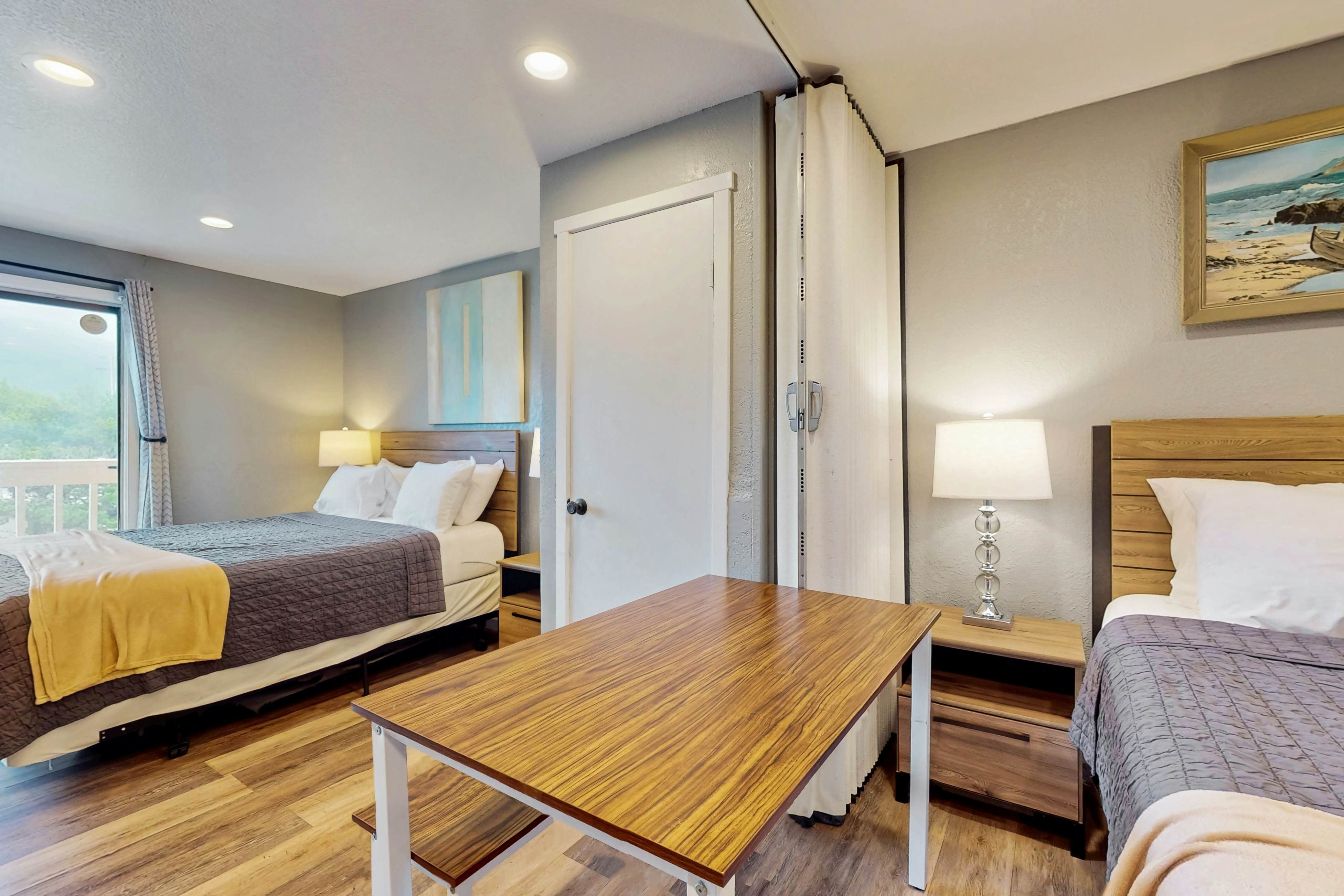 Classy Dog-Friendly Studio w/ Free WiFi and Cable - Walk to the Beach