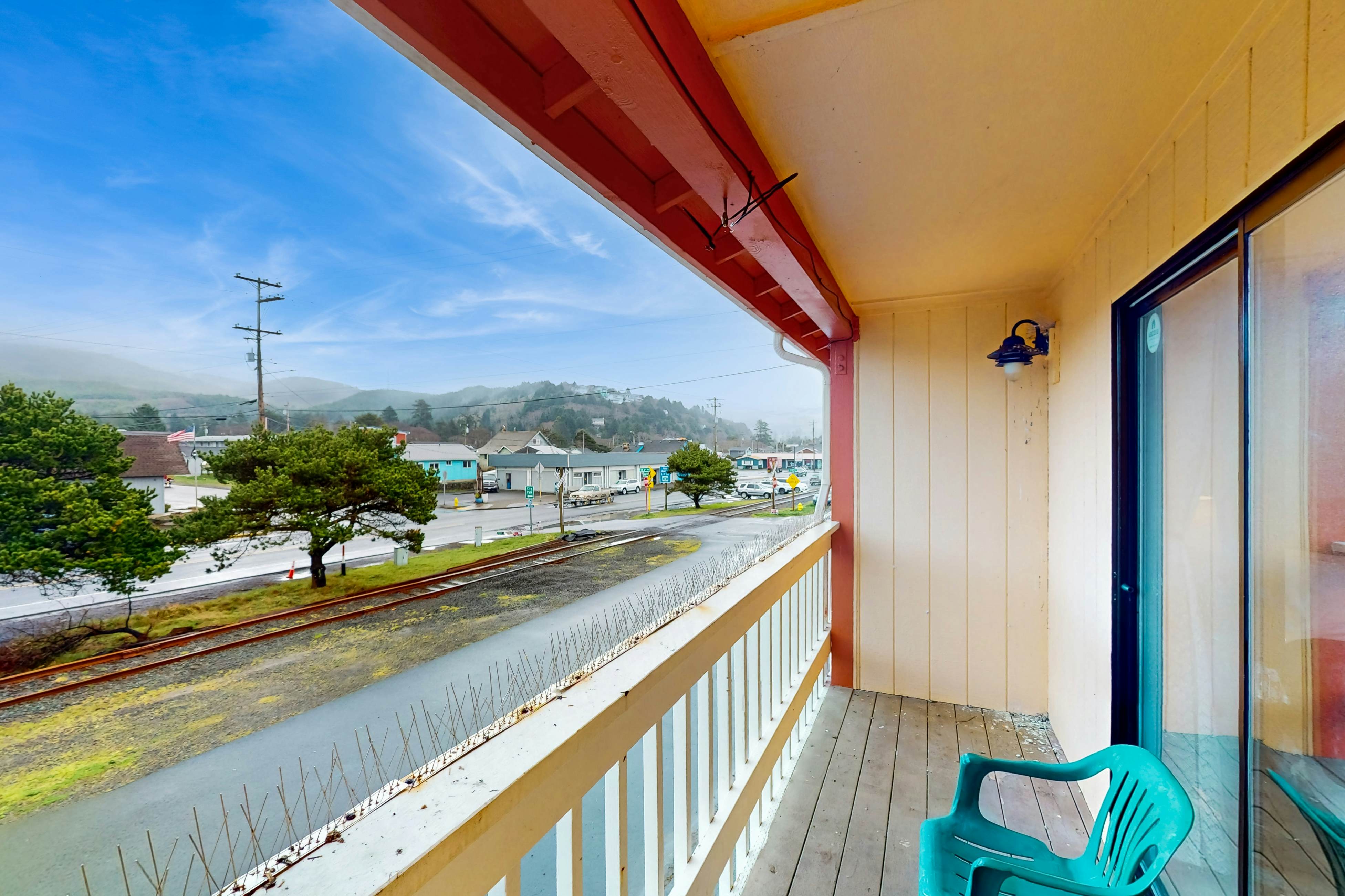 Classy Dog-Friendly Studio w/ Free WiFi and Cable - Walk to the Beach