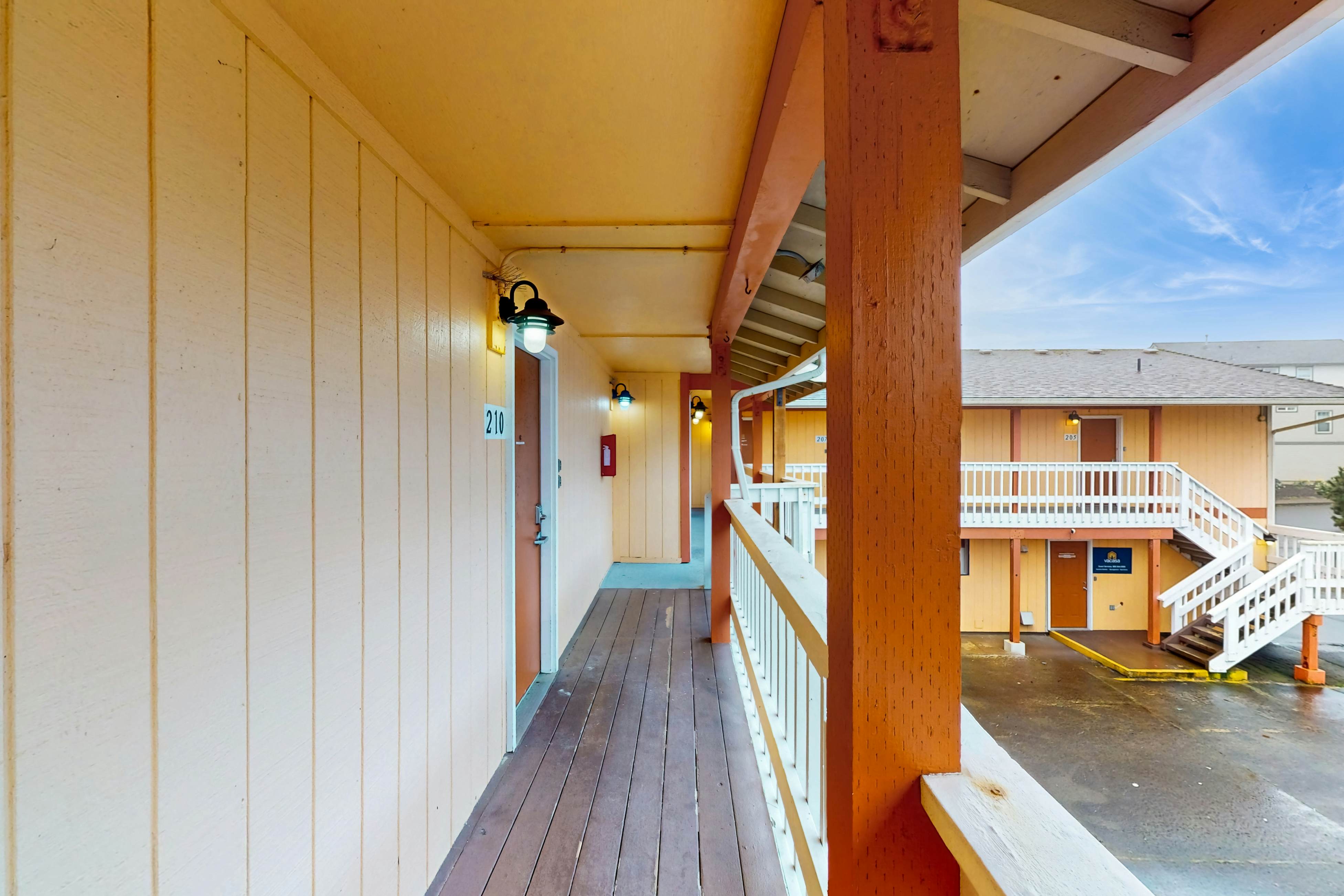 Classy Dog-Friendly Studio w/ Free WiFi and Cable - Walk to the Beach