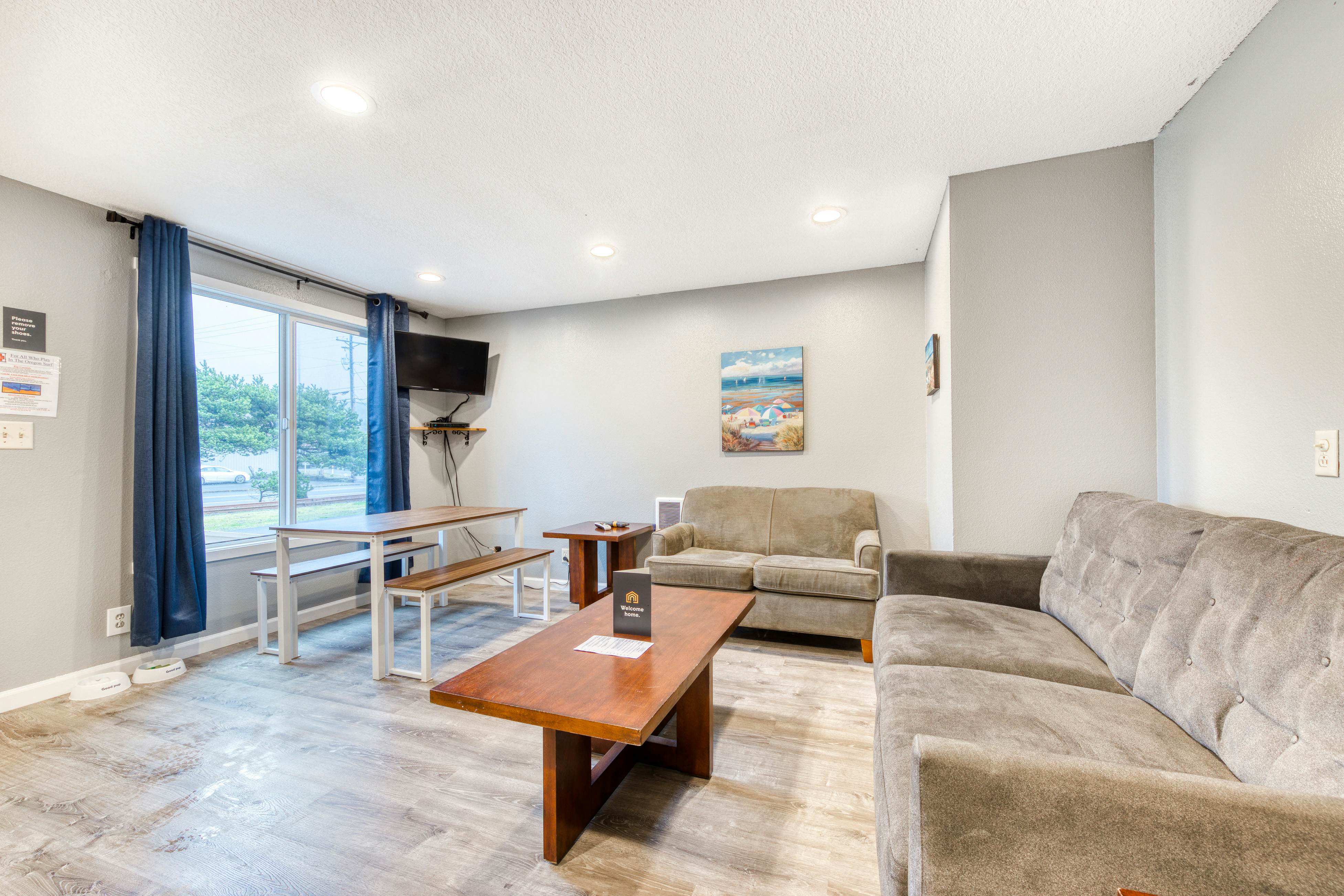 Two-Room Combination Close to Downtown & Beach - Dogs Welcome