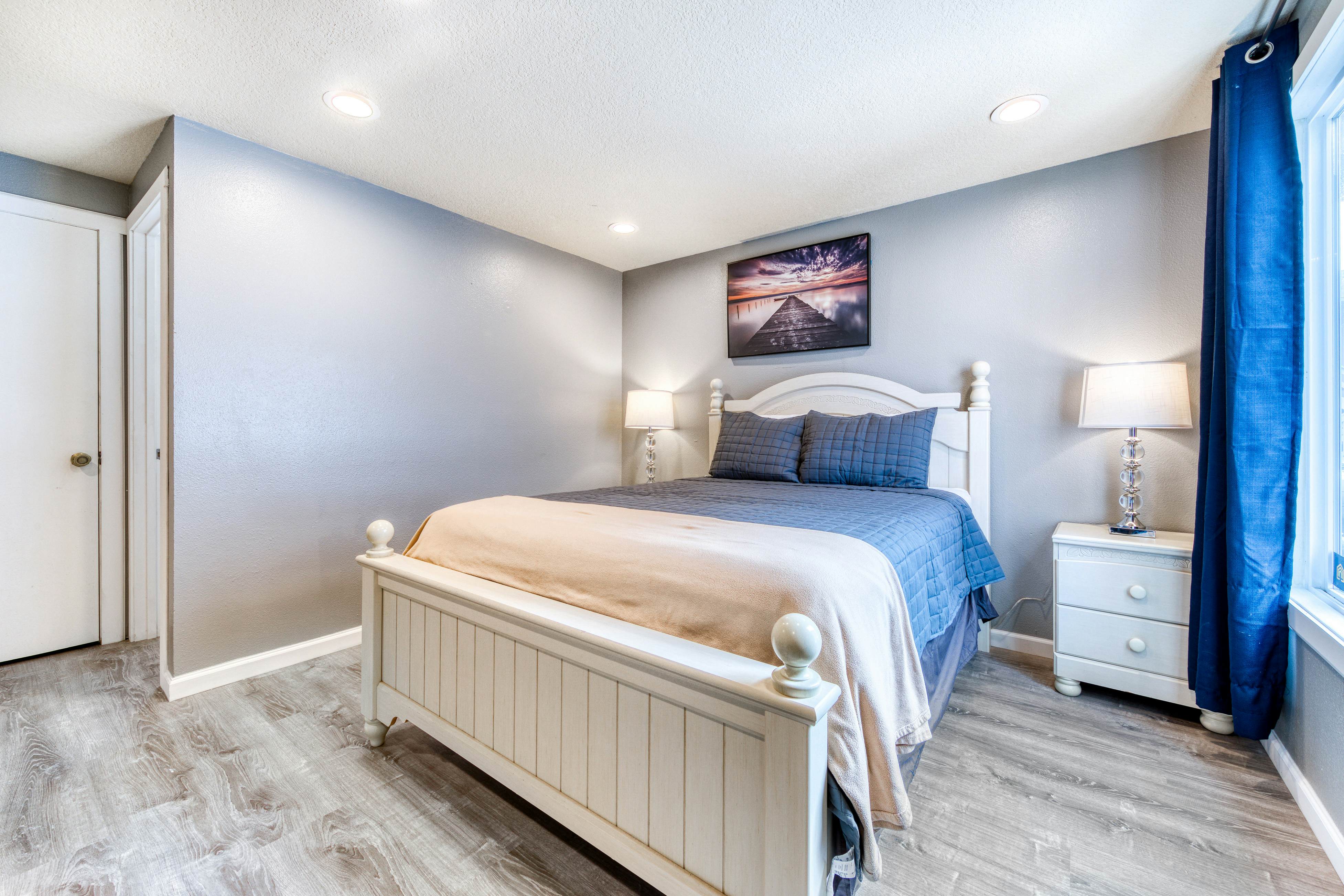 Two-Room Combination Close to Downtown & Beach - Dogs Welcome