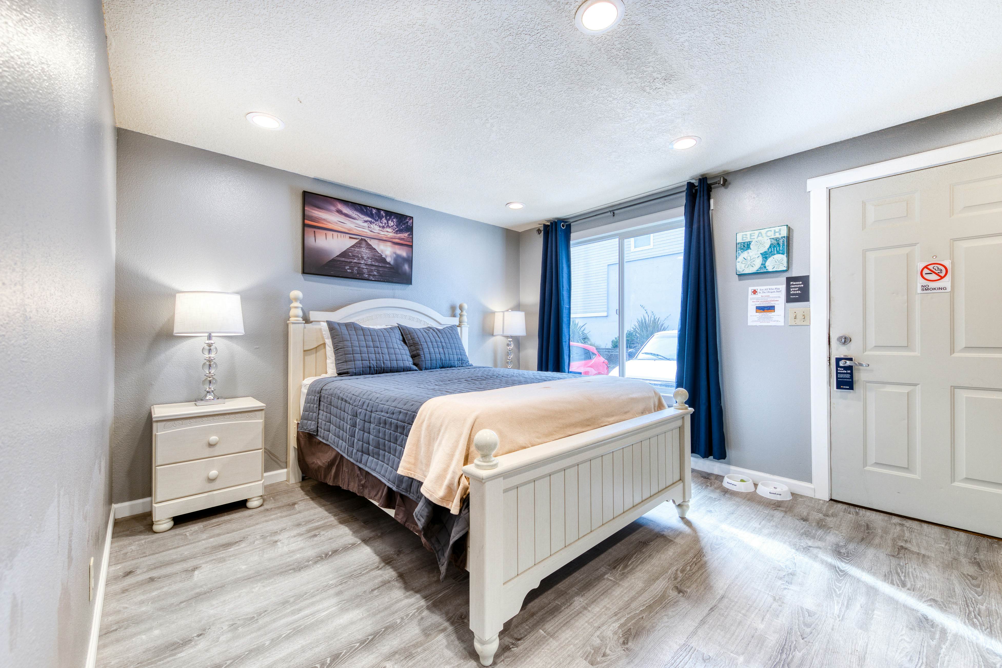 Two-Room Combination Close to Downtown & Beach - Dogs Welcome