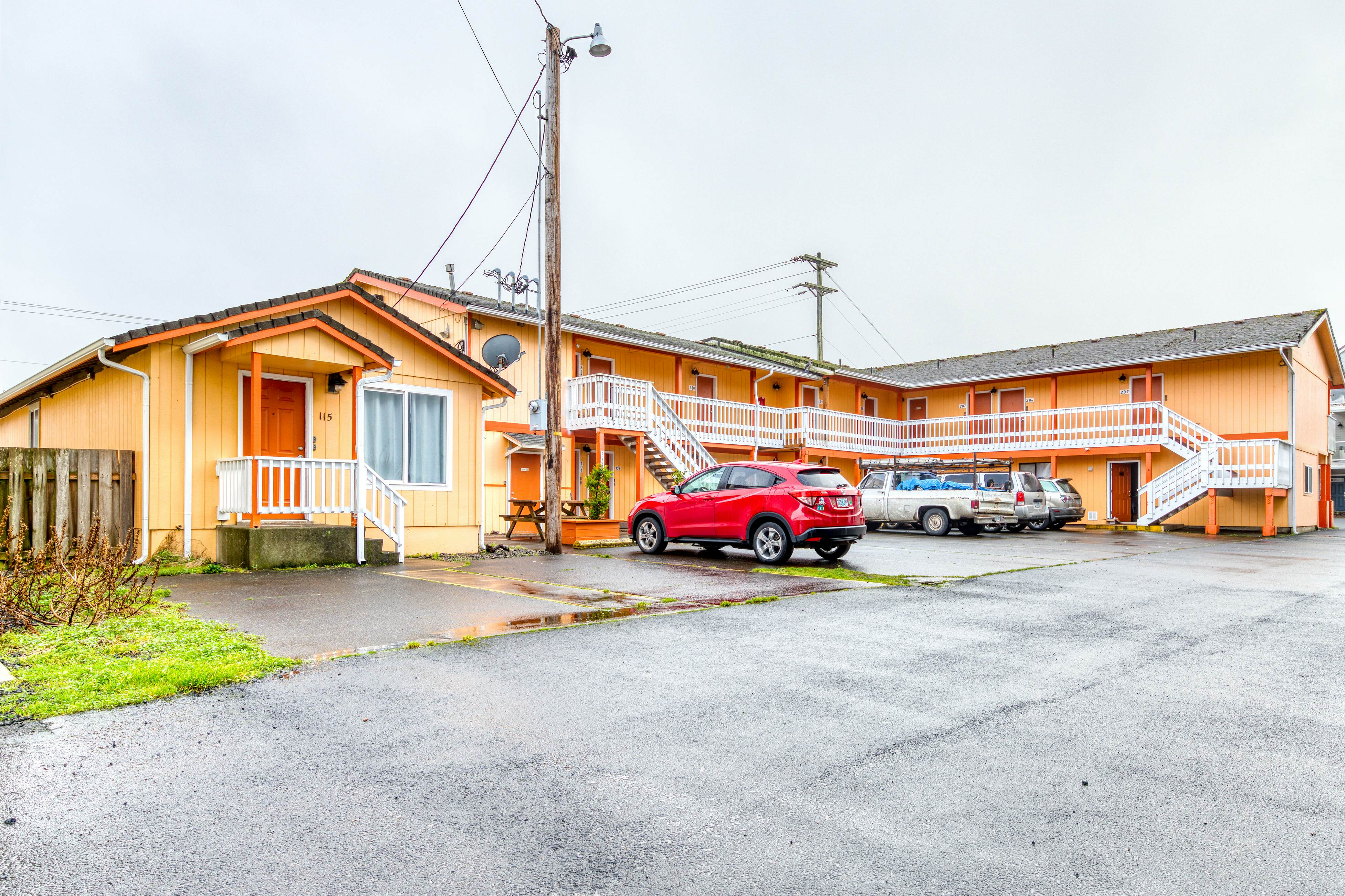 Two-Room Combination Close to Downtown & Beach - Dogs Welcome