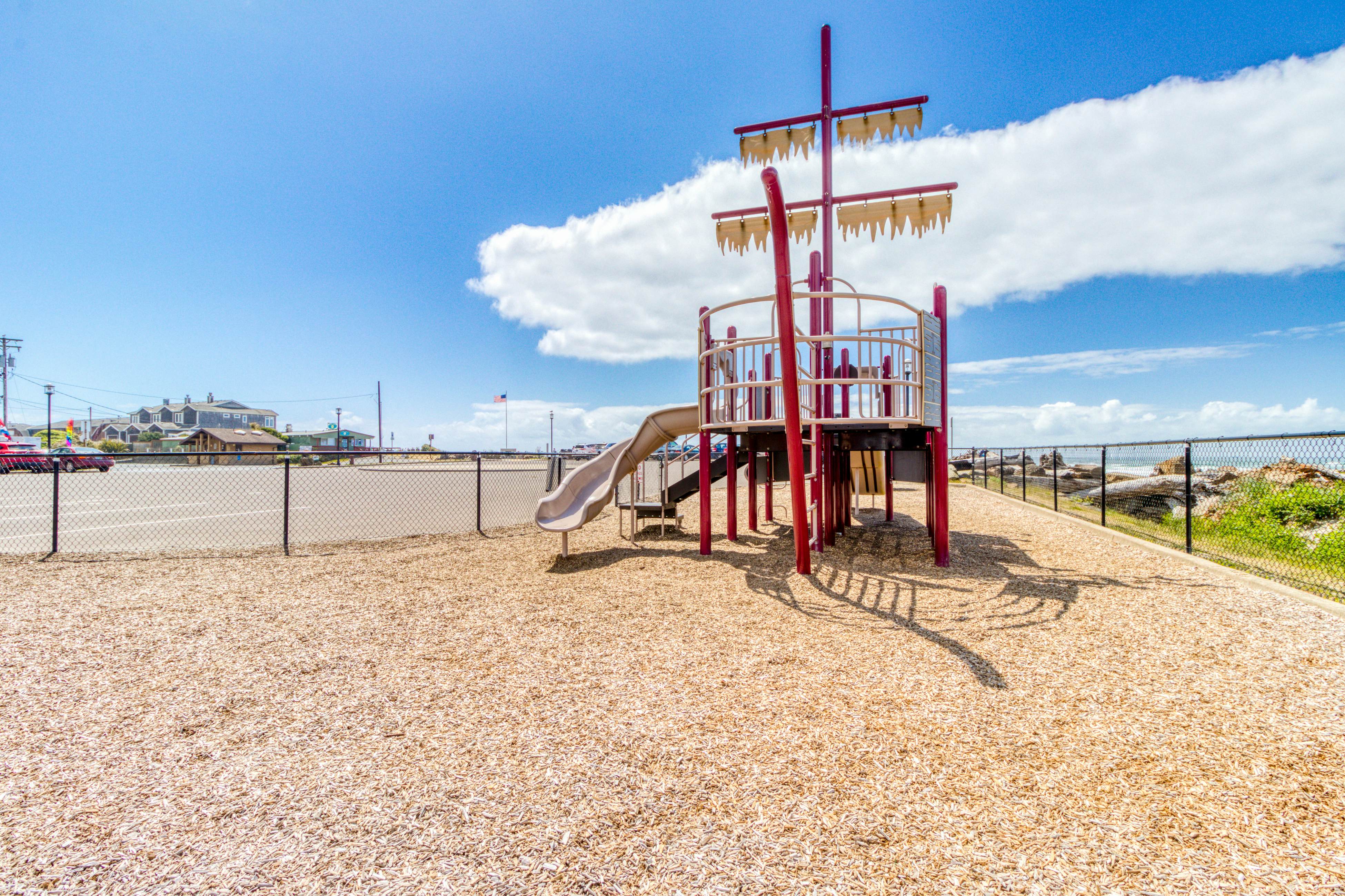 Two-Room Combination Close to Downtown & Beach - Dogs Welcome