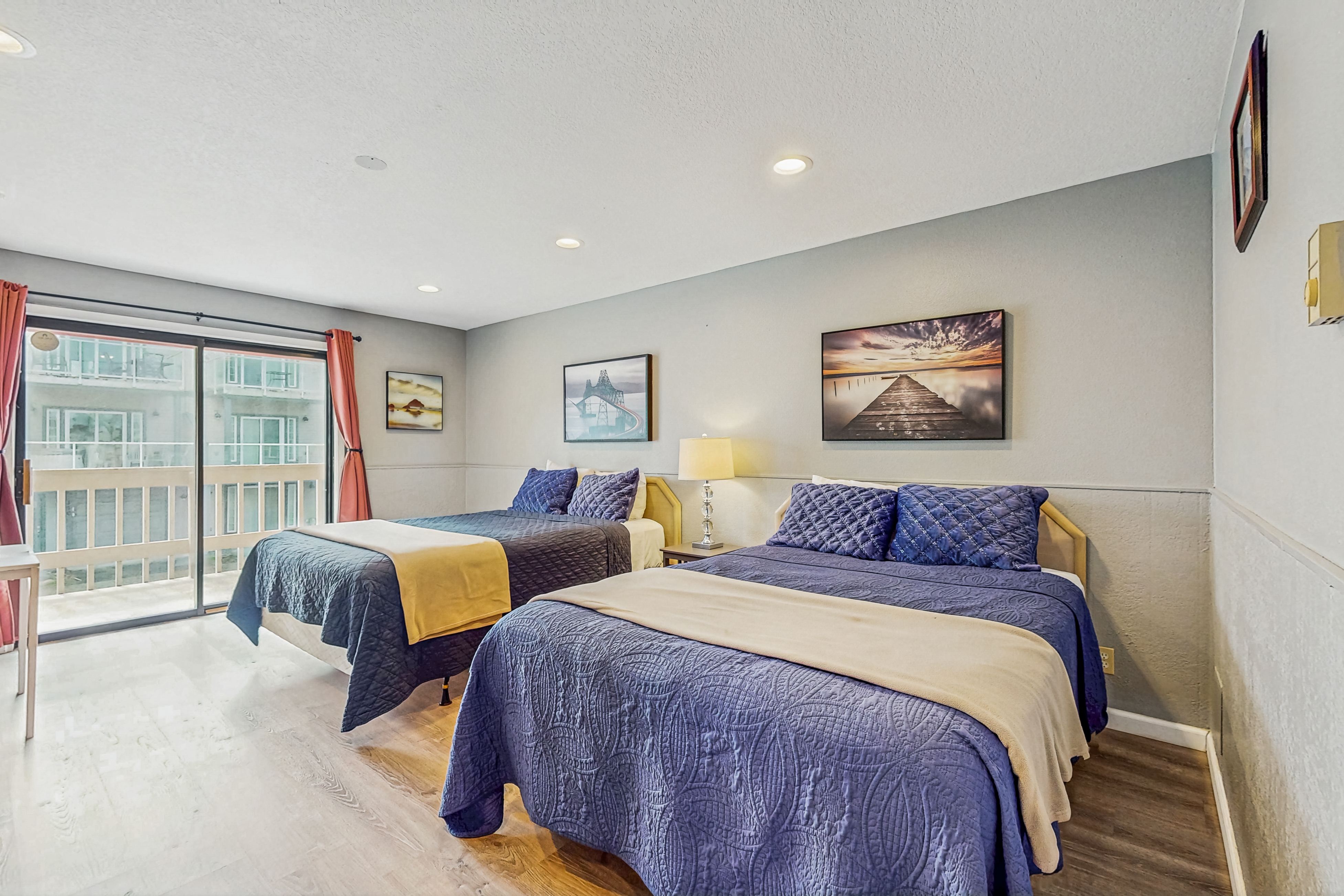 Dog Friendly Spacious Room Located Near the Beach and Downtown