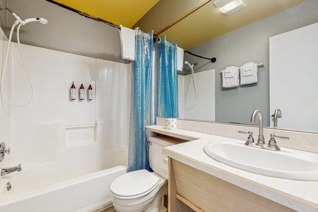 Sea Treasures Inn #205
