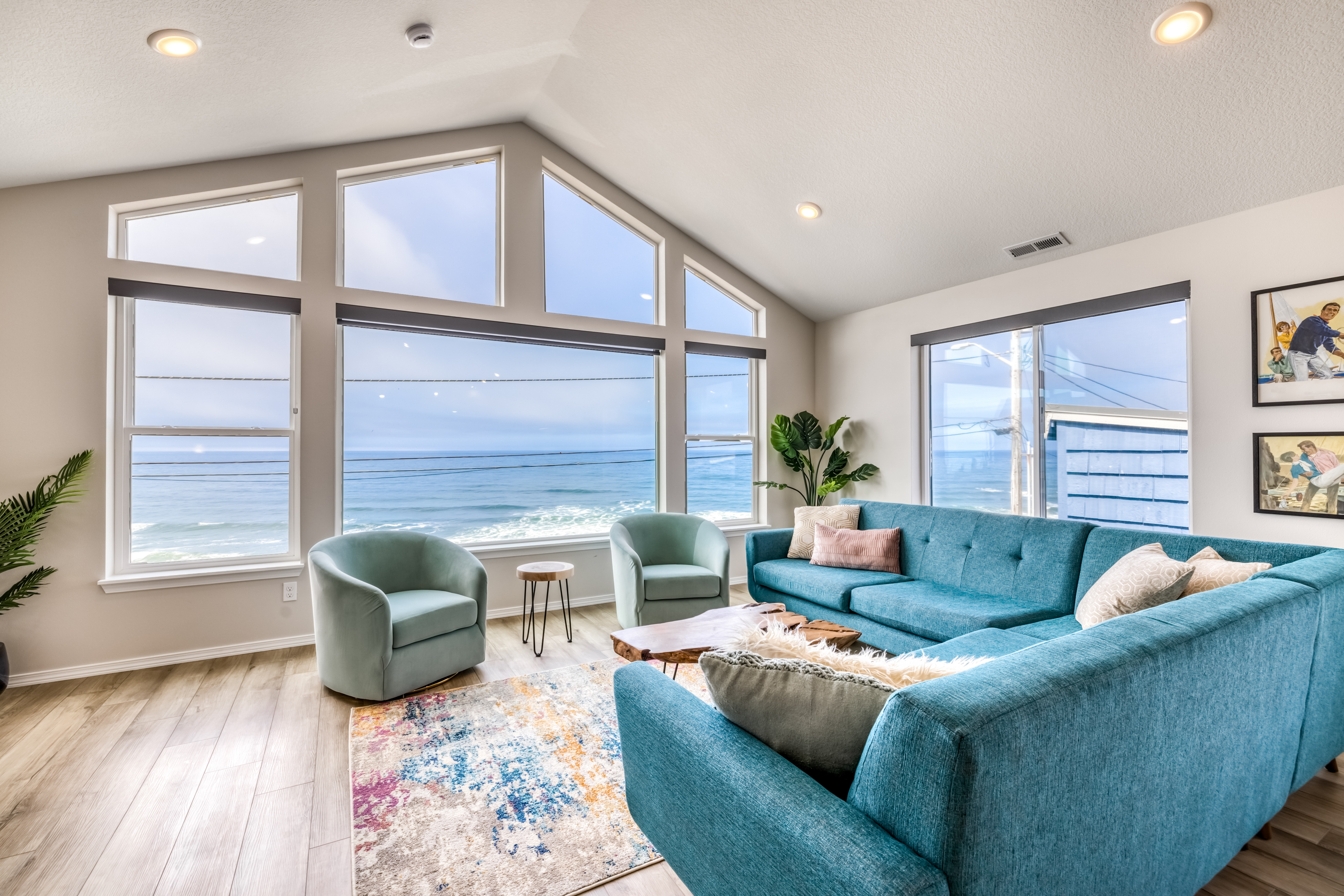 Oceanfront dog friendly home with hot tub and huge view steps to beach access