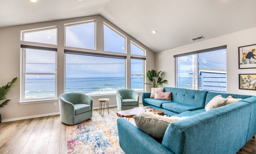 Oceanfront dog friendly home with hot tub and huge view steps to beach access