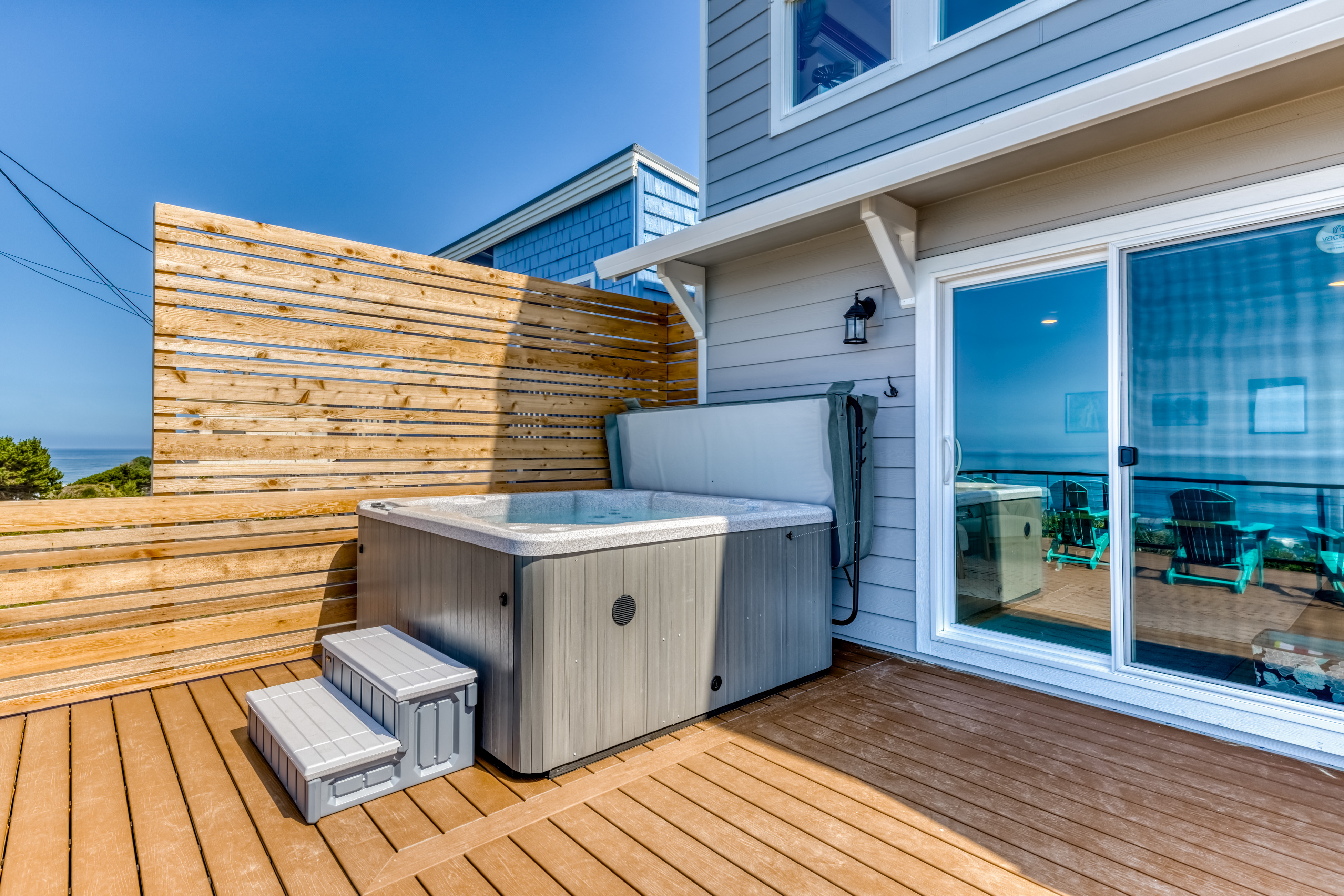 Oceanfront dog friendly home with hot tub and huge view steps to beach access