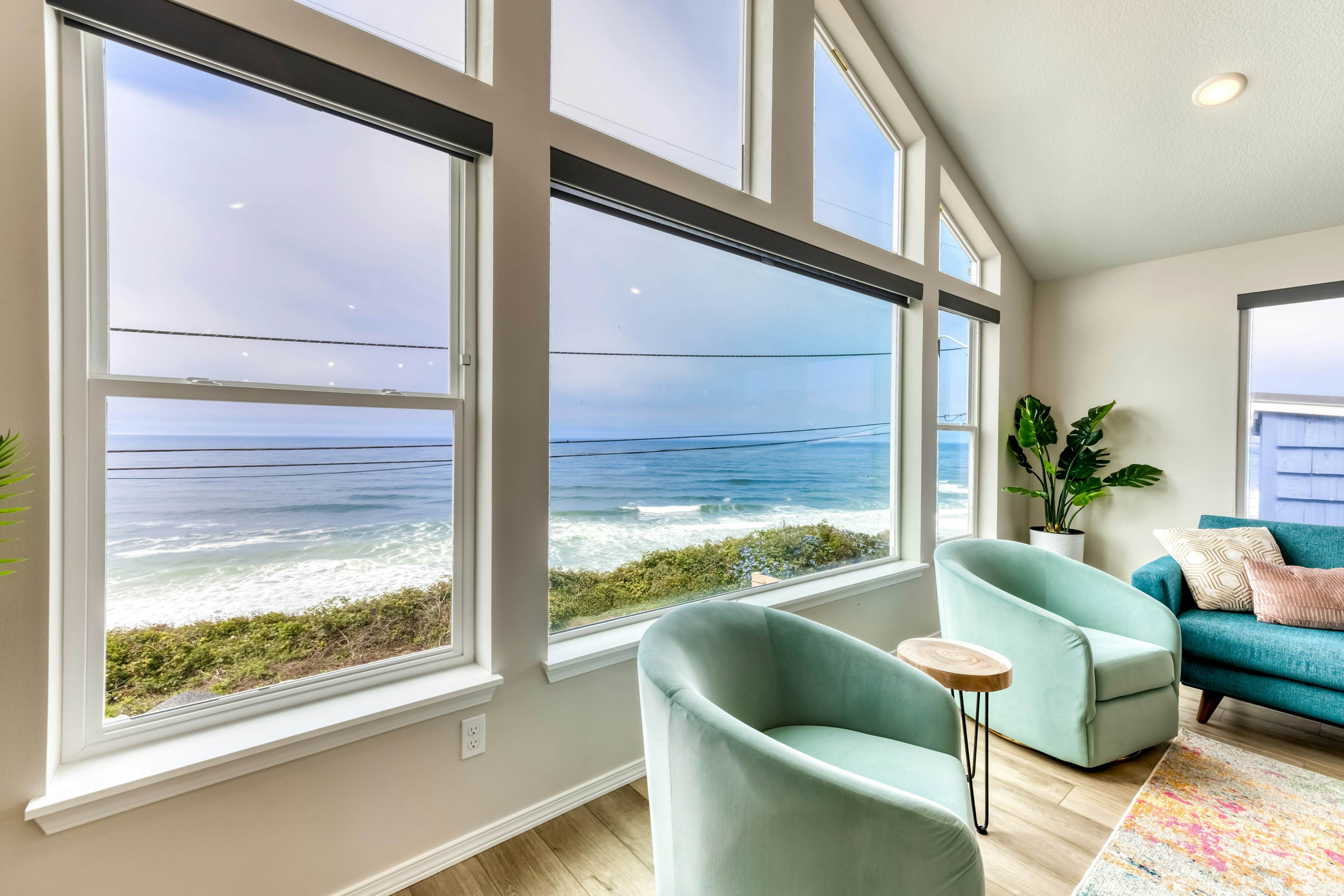 Oceanfront, dog-friendly home with hot tub & huge view - steps to beach access