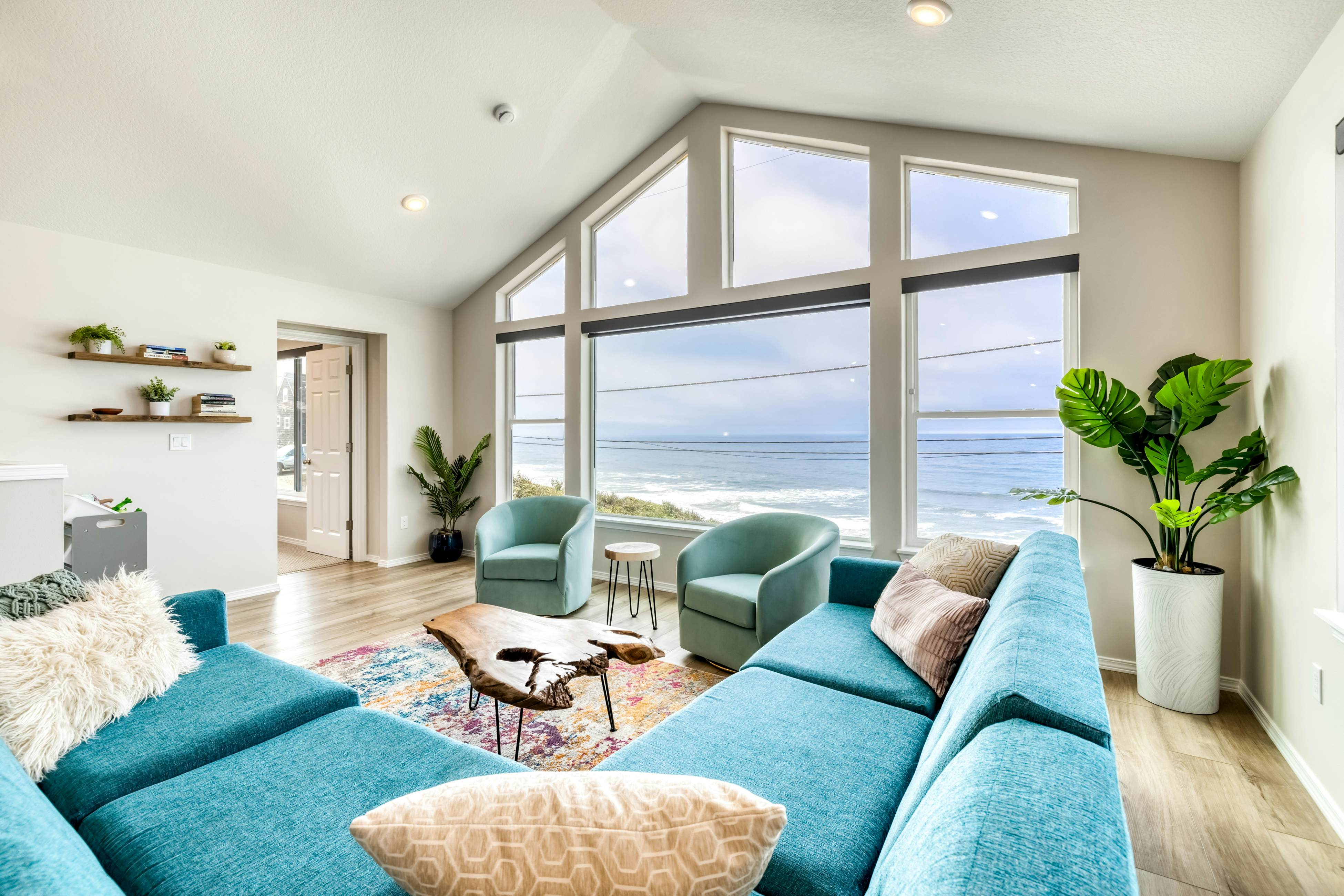 Oceanfront, dog-friendly home with hot tub & huge view - steps to beach access