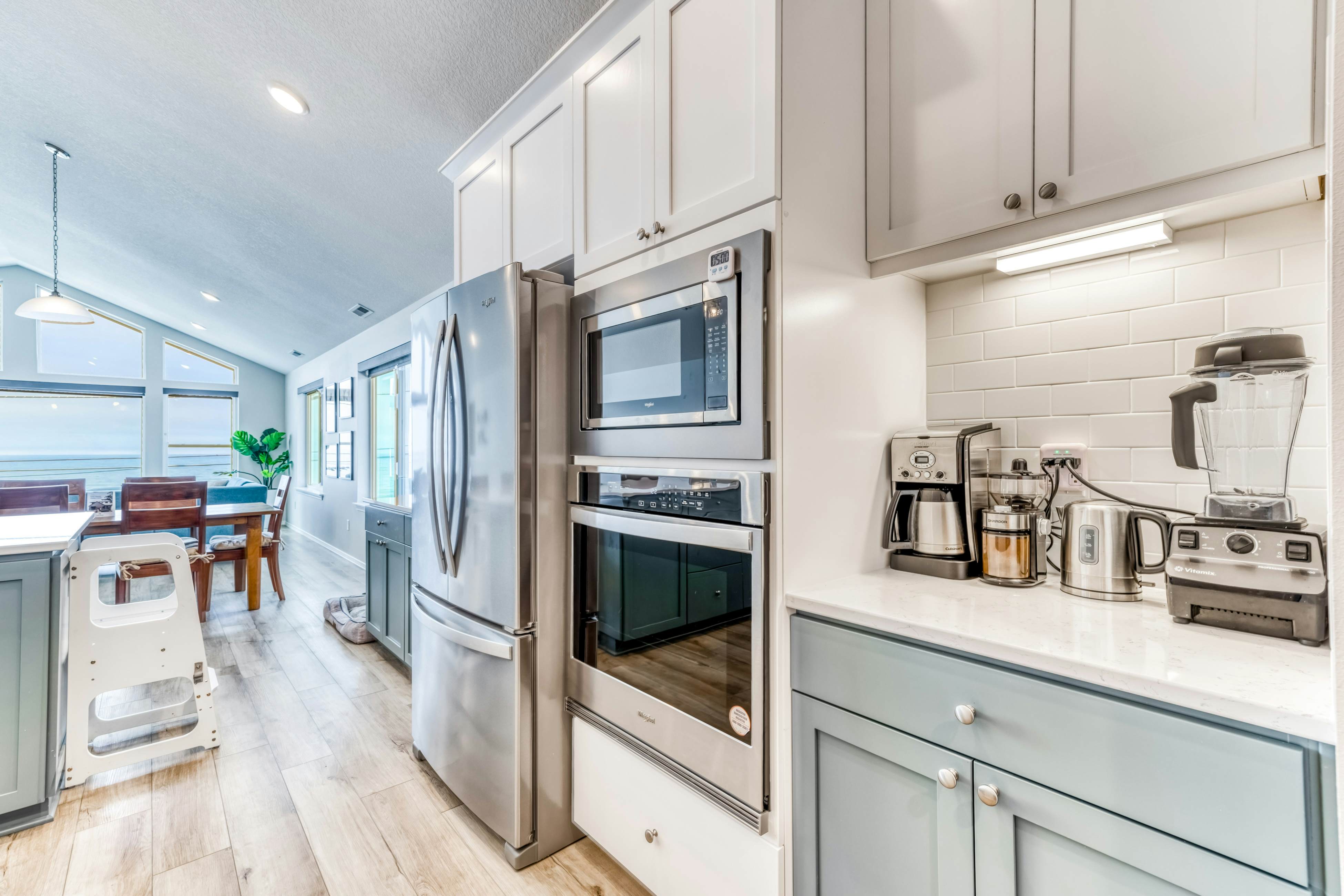 Oceanfront, dog-friendly home with hot tub & huge view - steps to beach access