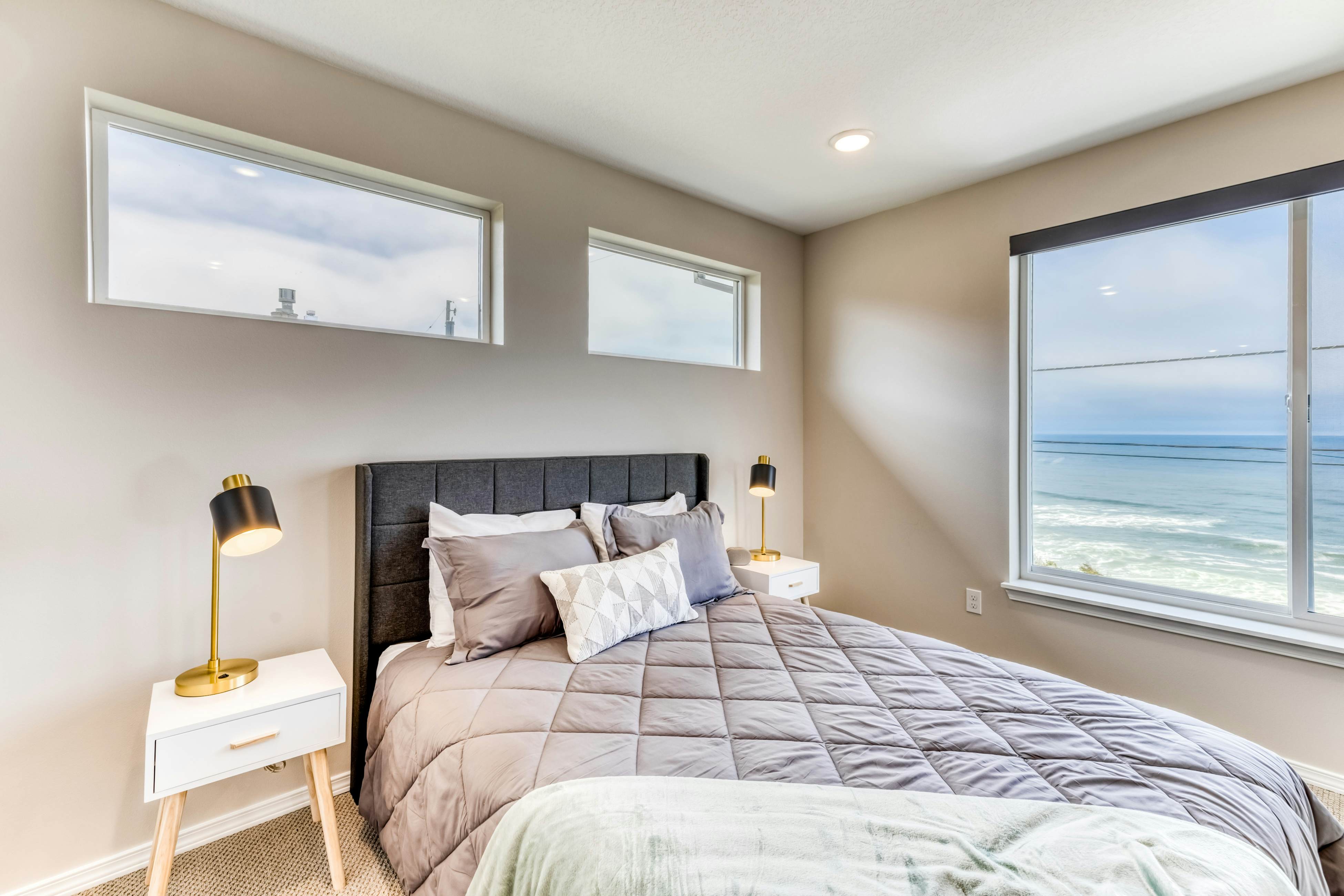 Oceanfront, dog-friendly home with hot tub & huge view - steps to beach access