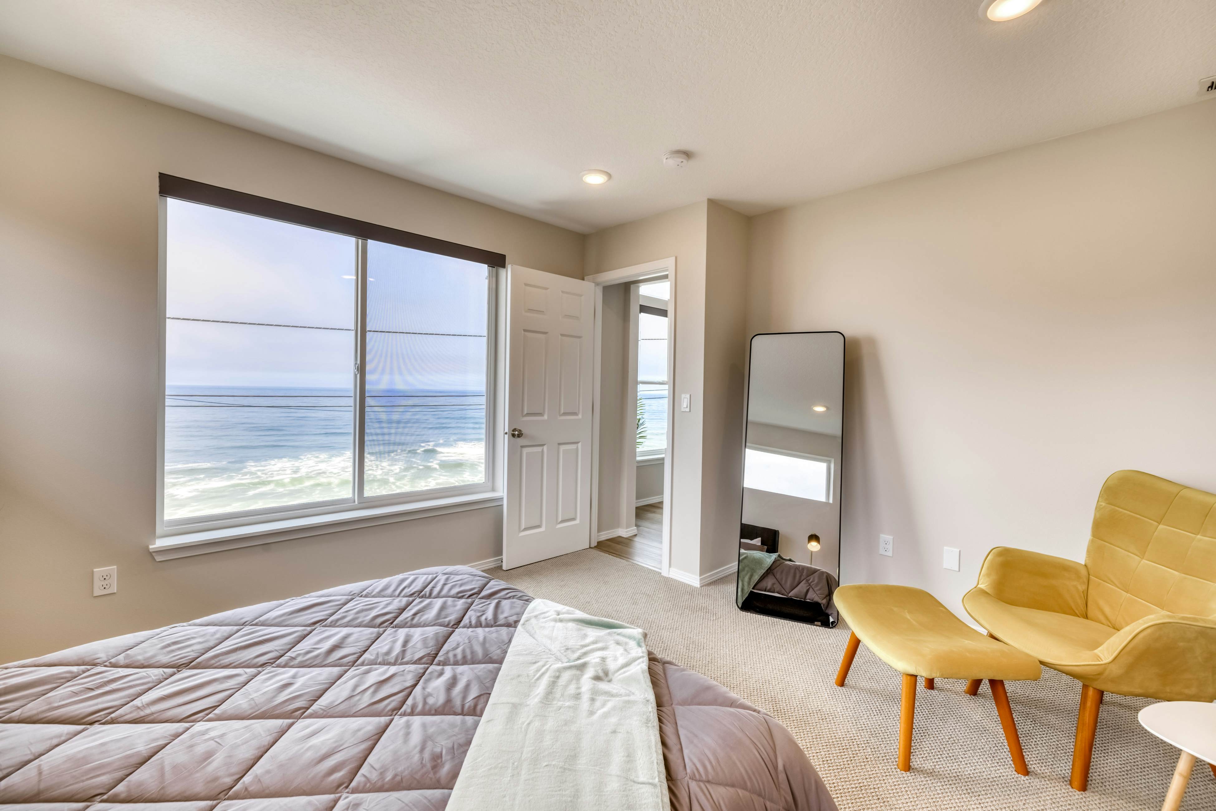 Oceanfront, dog-friendly home with hot tub & huge view - steps to beach access