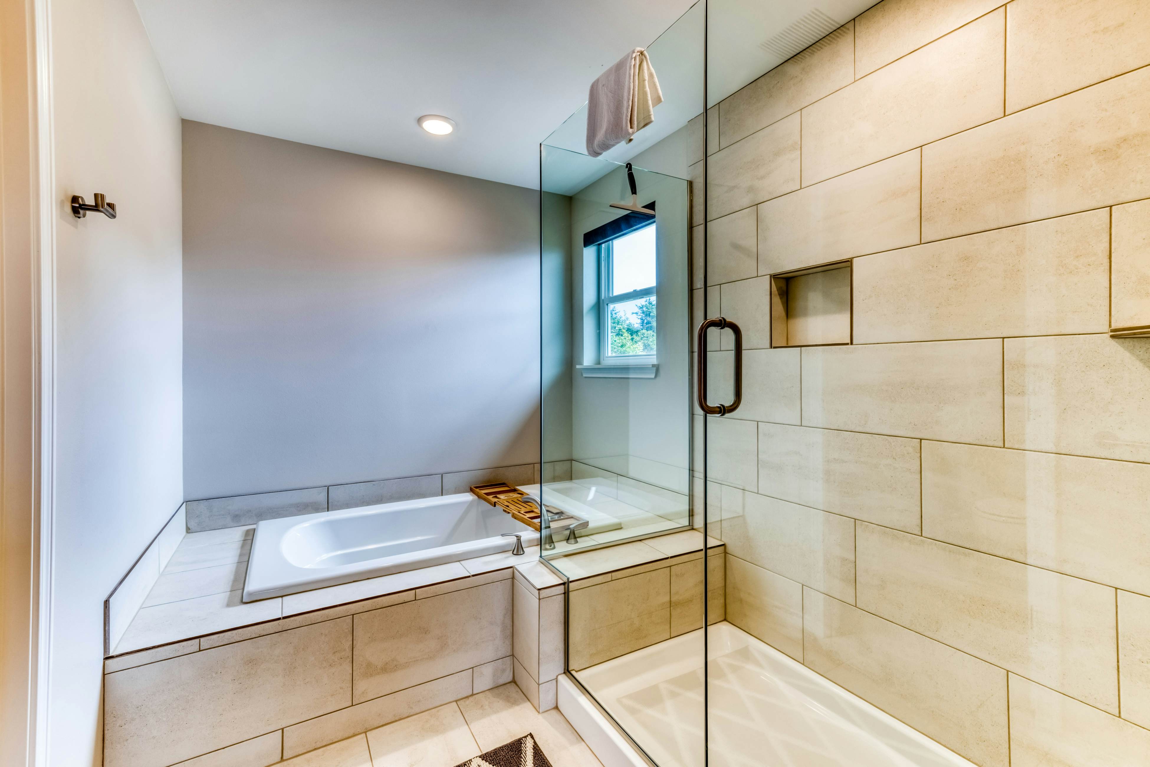 Oceanfront, dog-friendly home with hot tub & huge view - steps to beach access