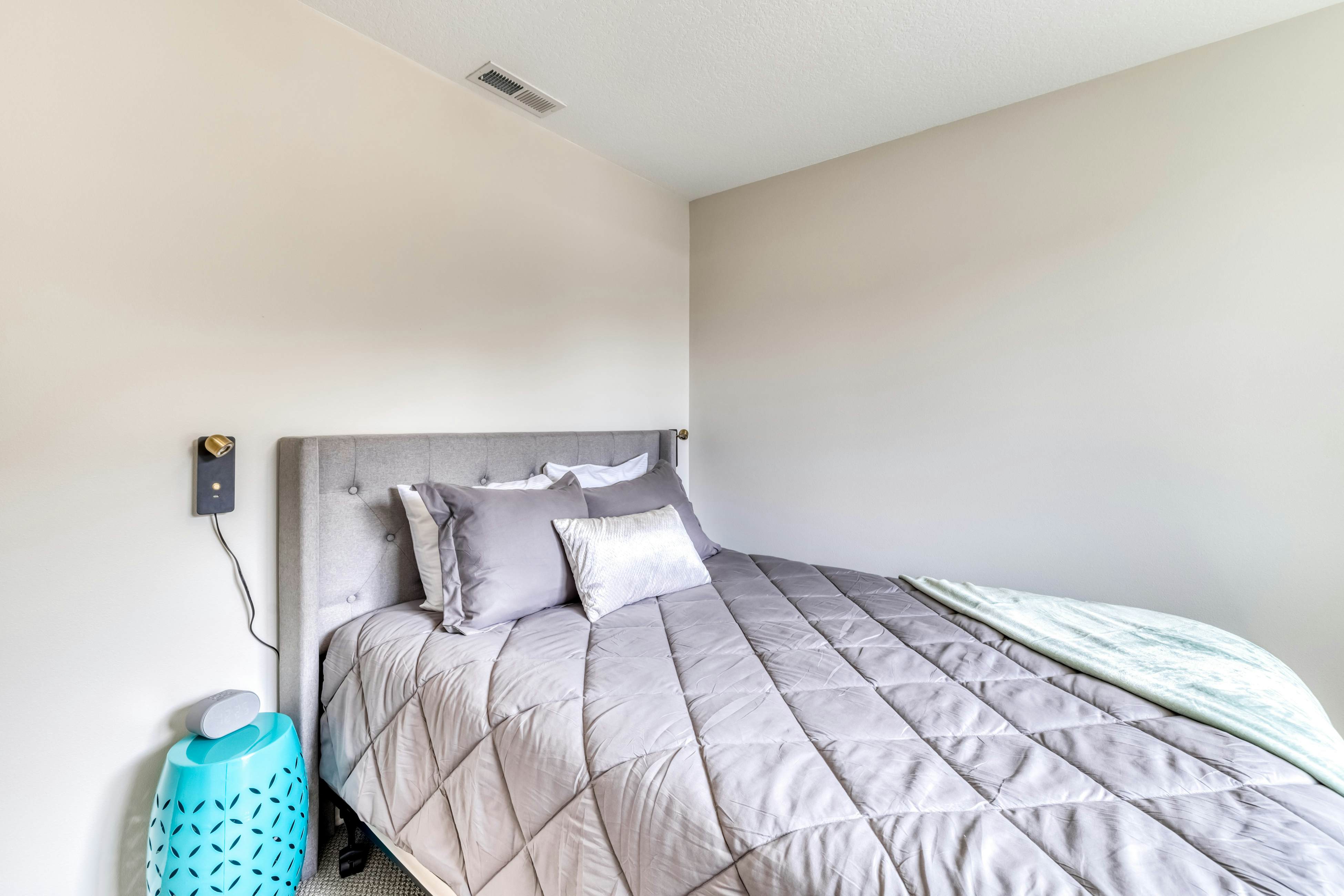 Oceanfront, dog-friendly home with hot tub & huge view - steps to beach access