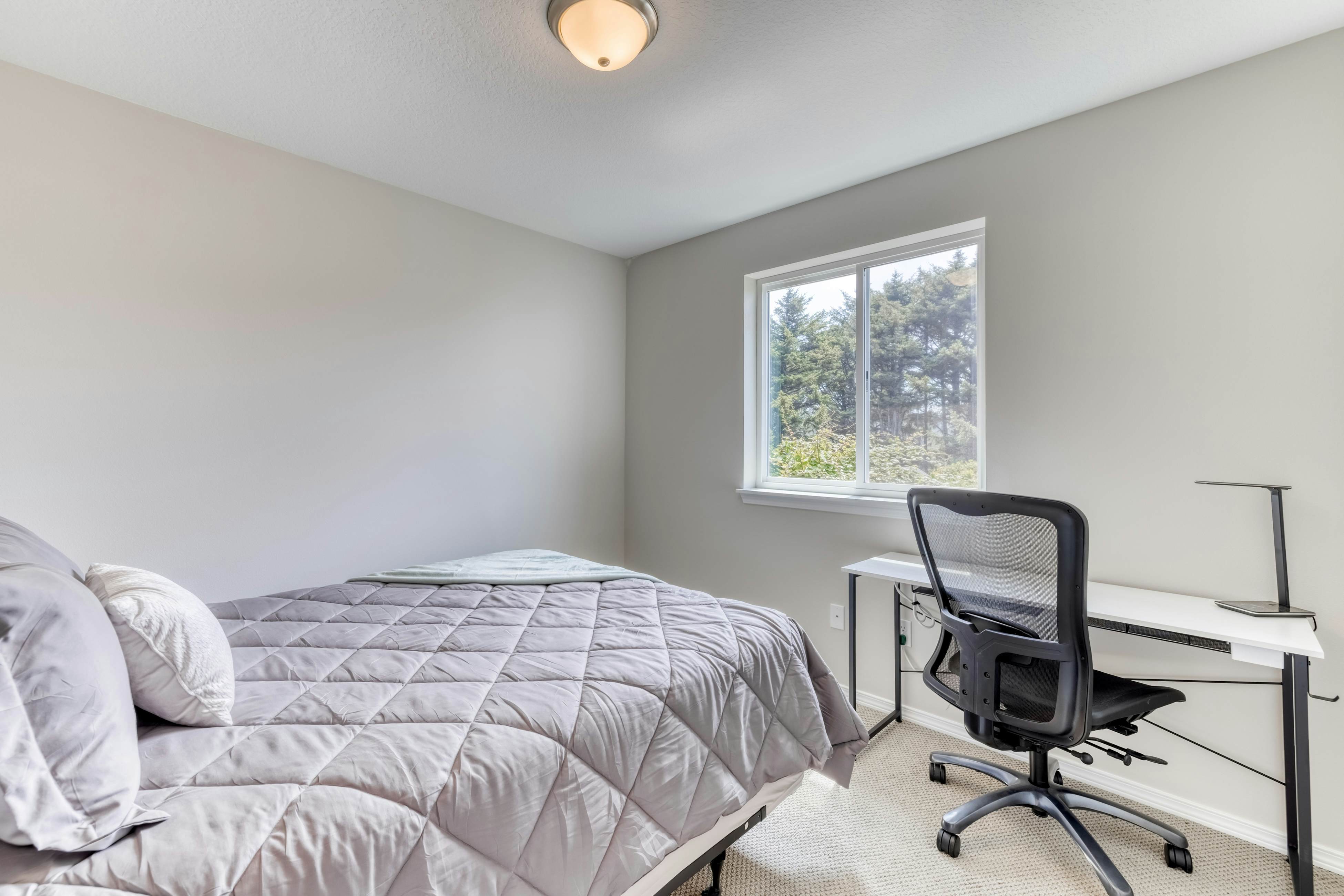 Oceanfront, dog-friendly home with hot tub & huge view - steps to beach access